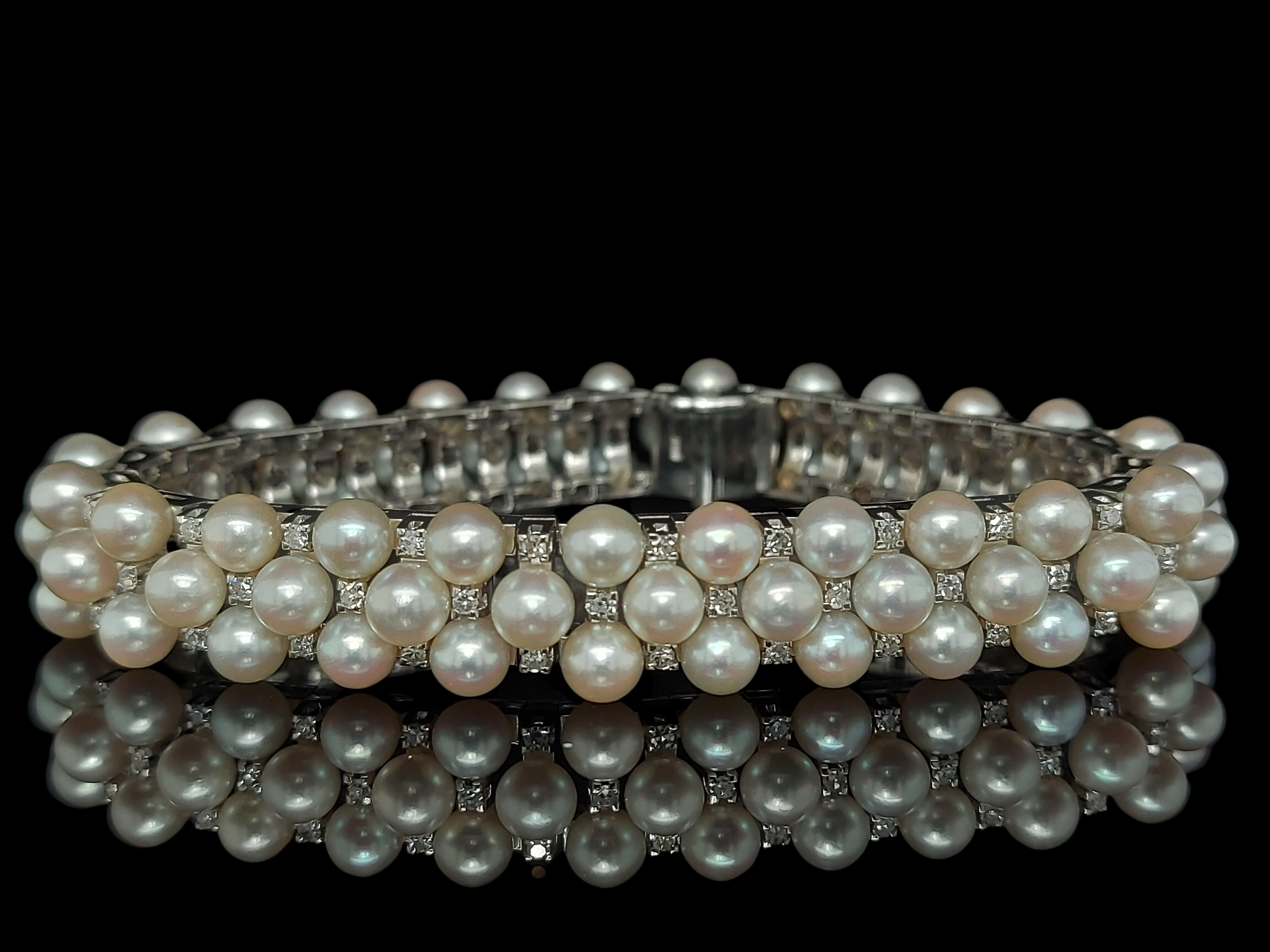 Stunning 18 kt White Gold Pearl and Diamond Bracelet

Diamonds: 75,  Total 1.5 Ct

Pearls: 75 (size 4.5mm)

Material: 18kt white gold

Total weight: 47.8 gram / 1.690 oz / 30.8 dwt

Measurements: Will max fit a 17 cm wrist
