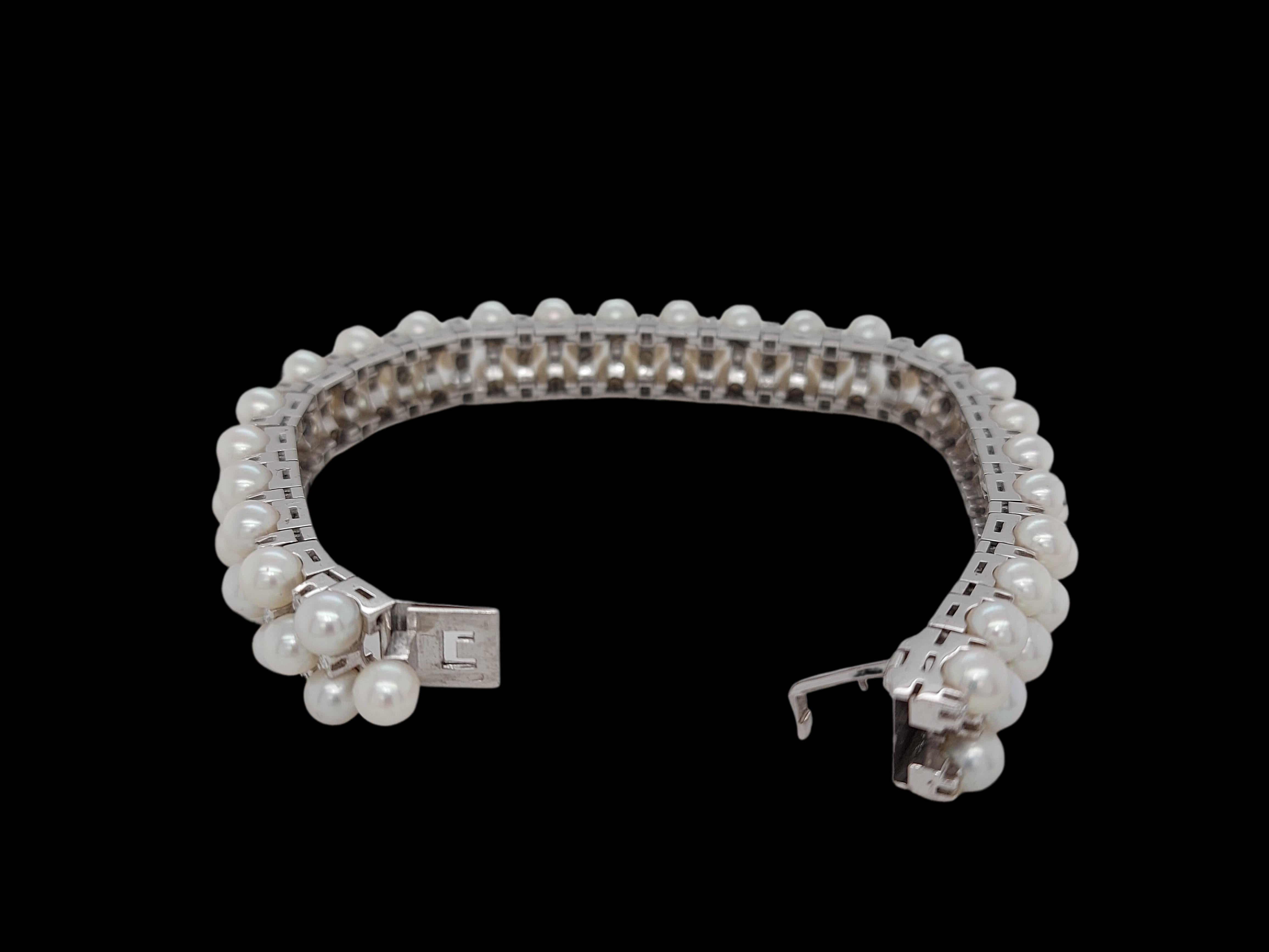 Atemberaubendes Perlen- und Diamantarmband aus 18 Karat Weißgold (Brillantschliff) im Angebot