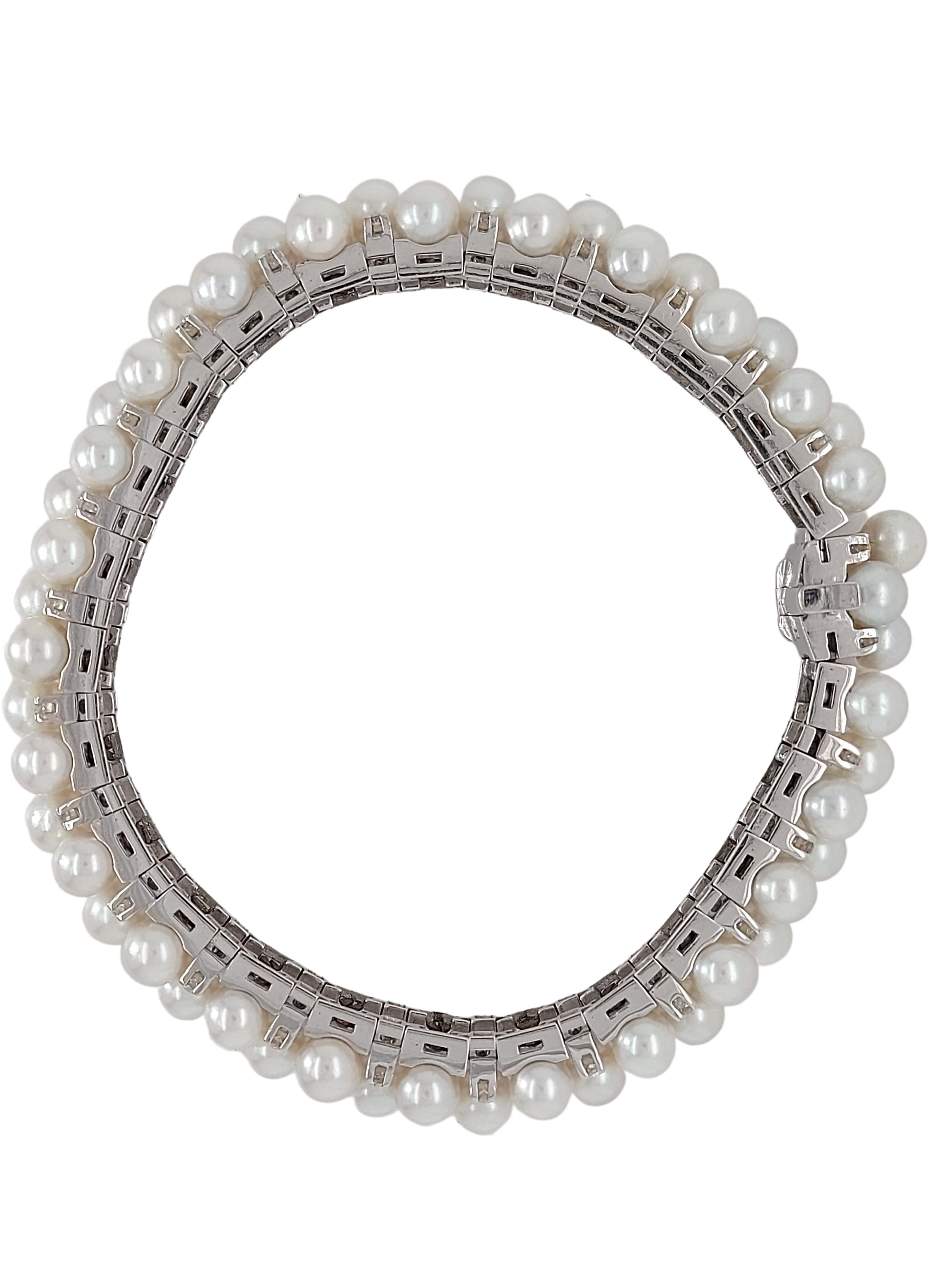 Artisan Stunning 18 Karat White Gold Pearl and Diamond Bracelet For Sale