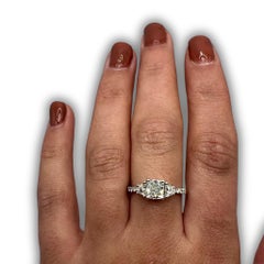 Stunning 18 kt. White Gold Ring with 1.44 ct Total Natural Diamonds - IGI Cert
