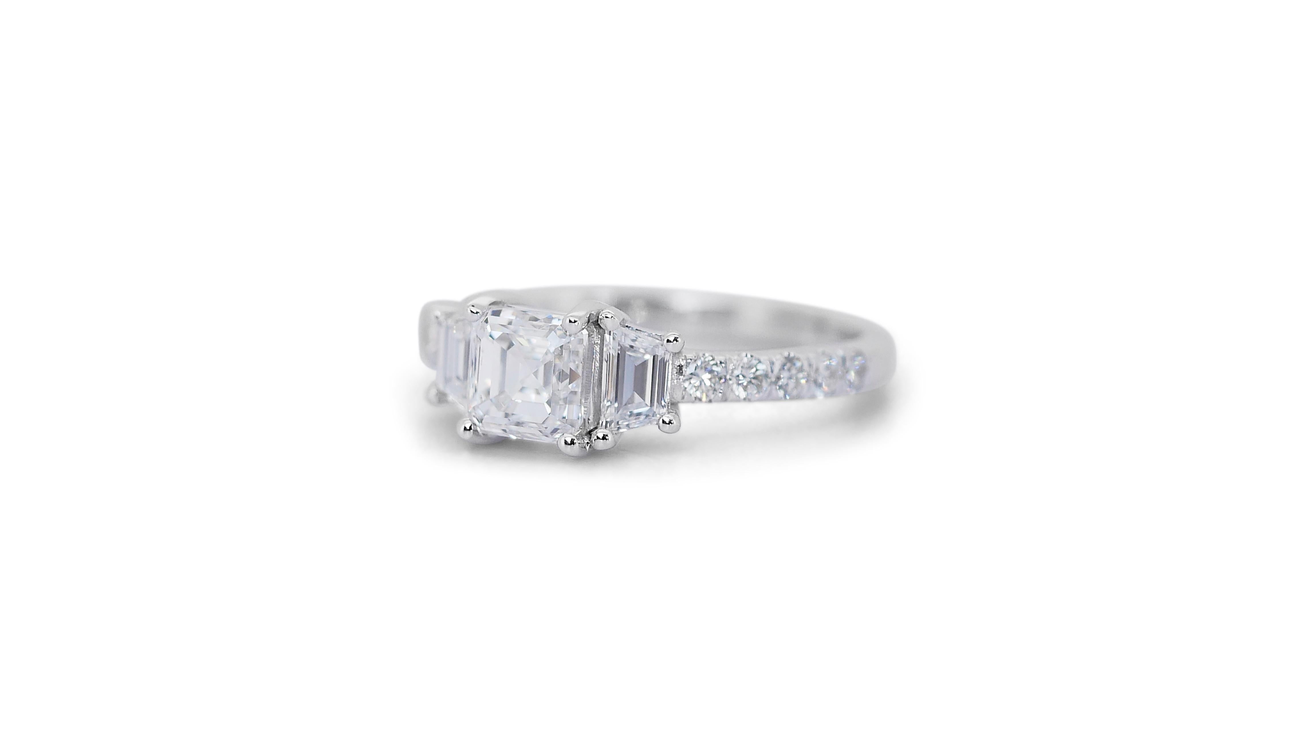  Stunning 18 kt. White Gold Ring with 1.71 ct Total Natural Diamonds - GIA Cert For Sale 1