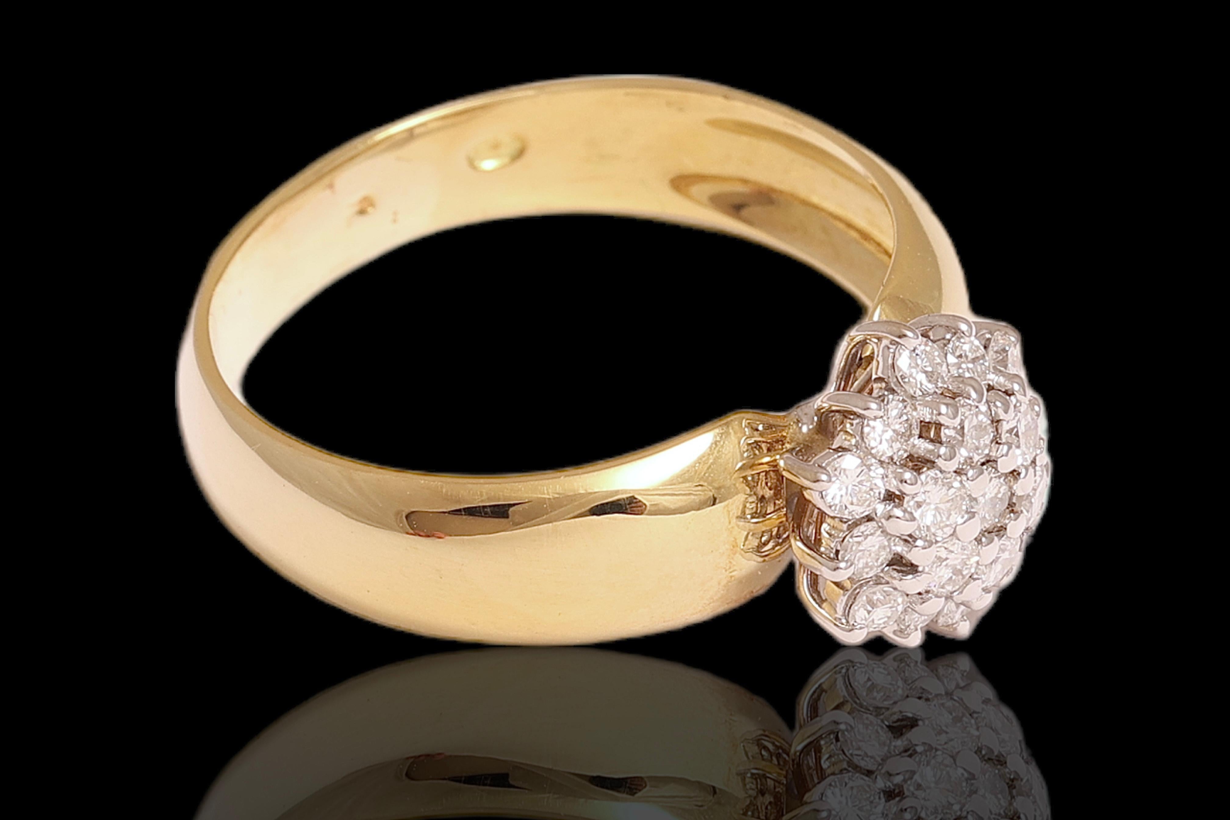 Impresionante anillo de oro amarillo y blanco de 18 Kt diamantes engastados en forma de flor en venta 1