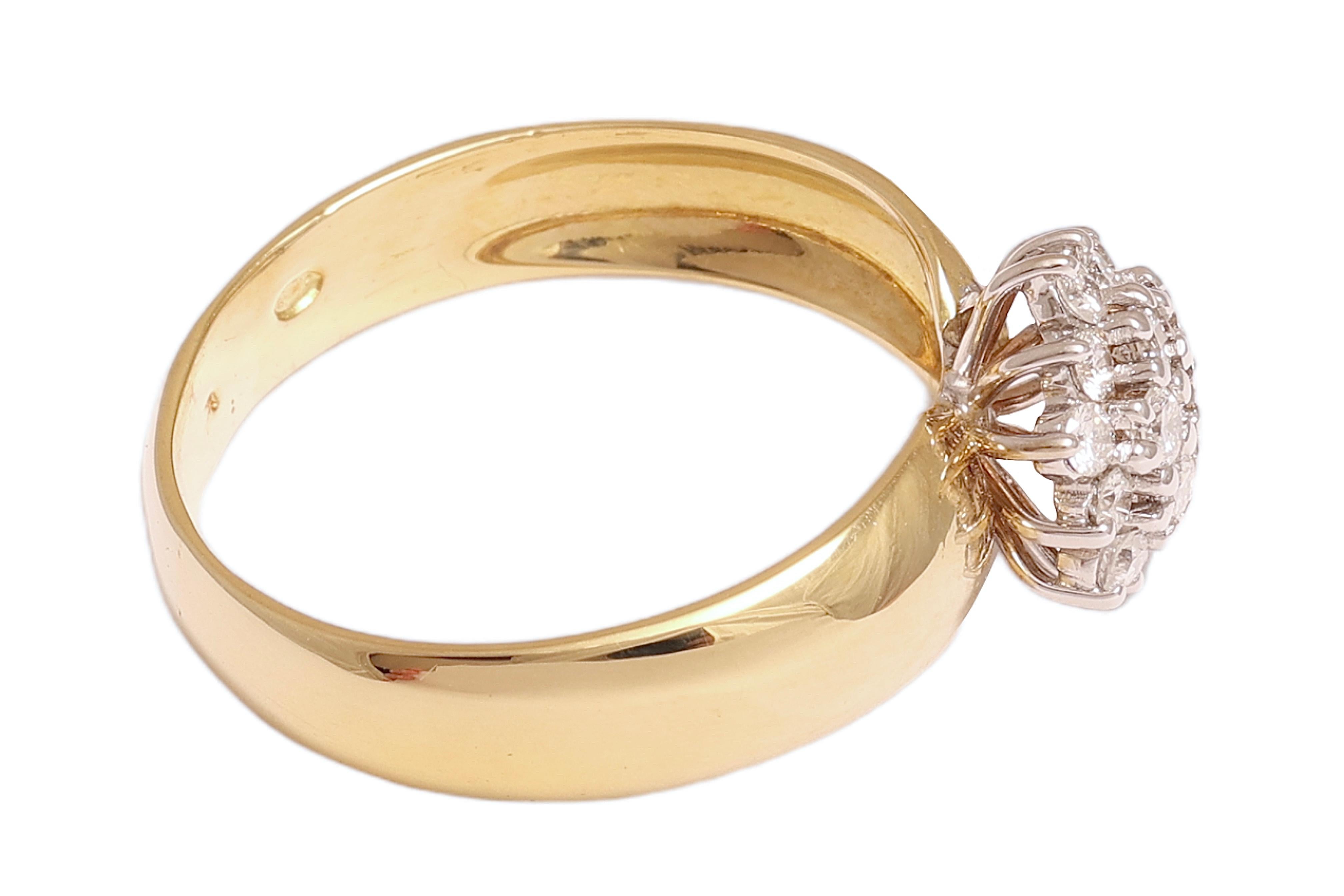 Impresionante anillo de oro amarillo y blanco de 18 Kt diamantes engastados en forma de flor en venta 2