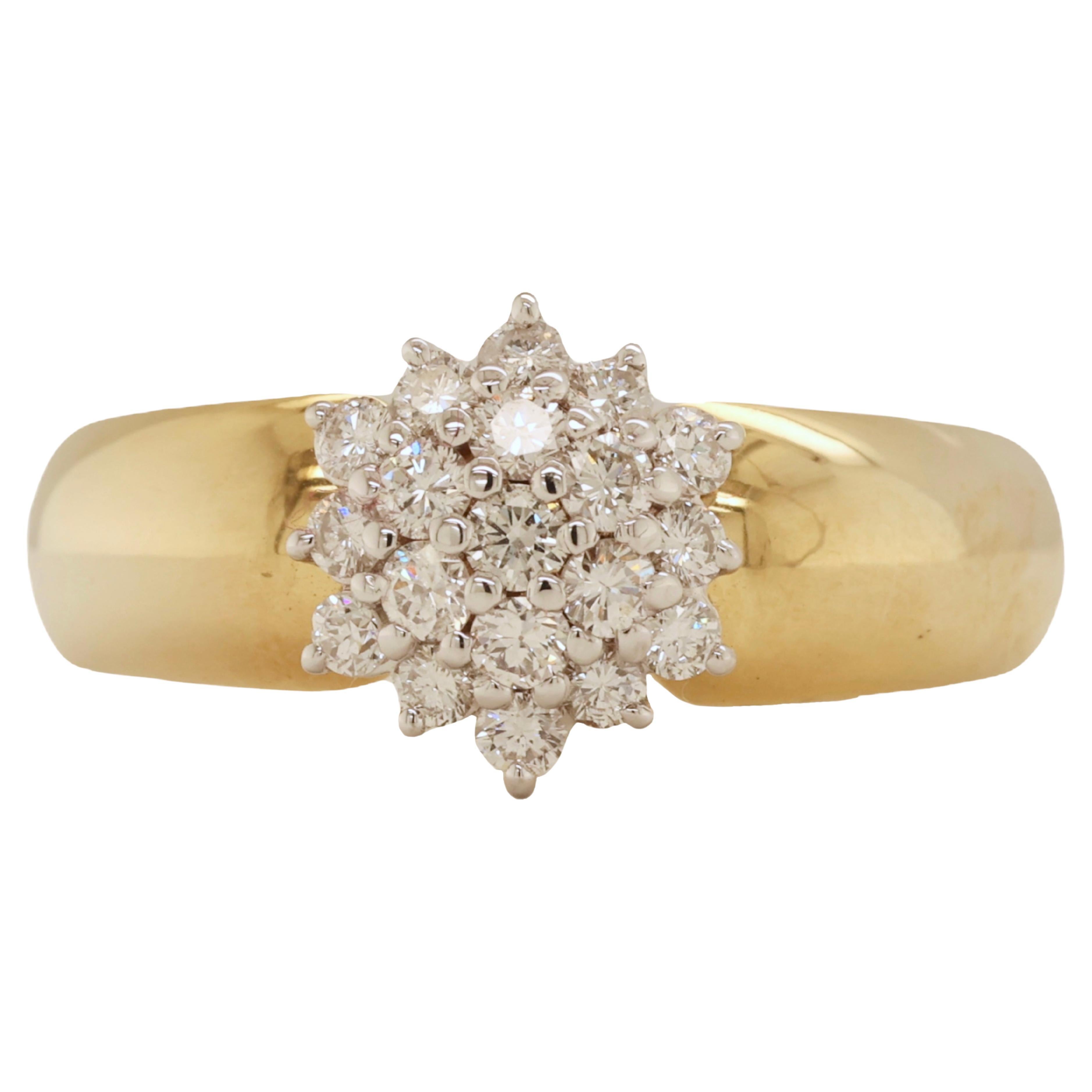 Impresionante anillo de oro amarillo y blanco de 18 Kt diamantes engastados en forma de flor en venta