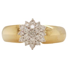 Stupendo anello d'oro giallo e bianco 18 Kt con diamanti incastonati a forma di fiore