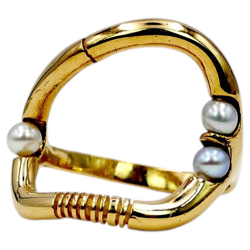 Stunning 18ct gold ring by Claude Wesel set with pearls