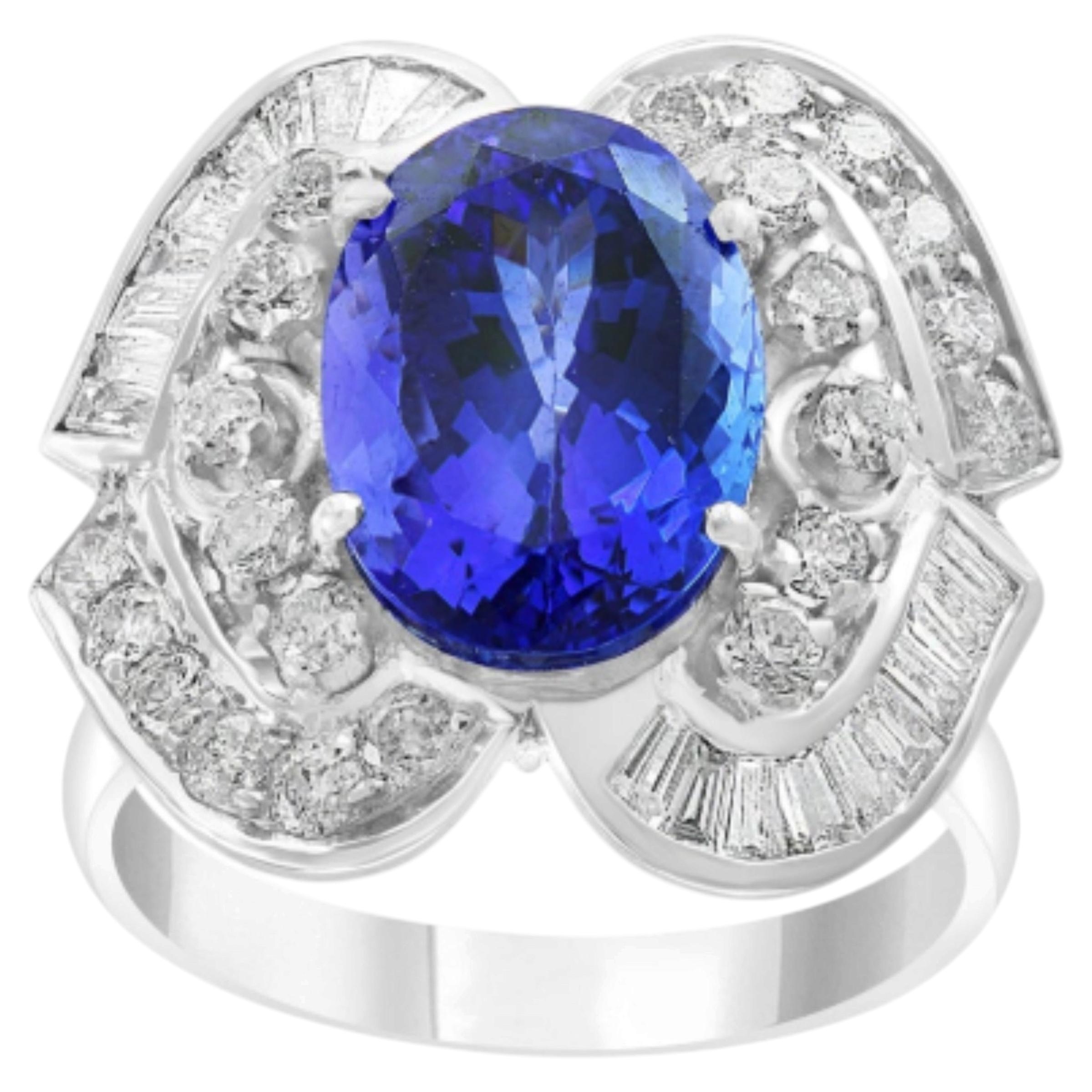 Impresionante anillo de tanzanita con halo de diamantes en oro blanco de 18 quilates, India