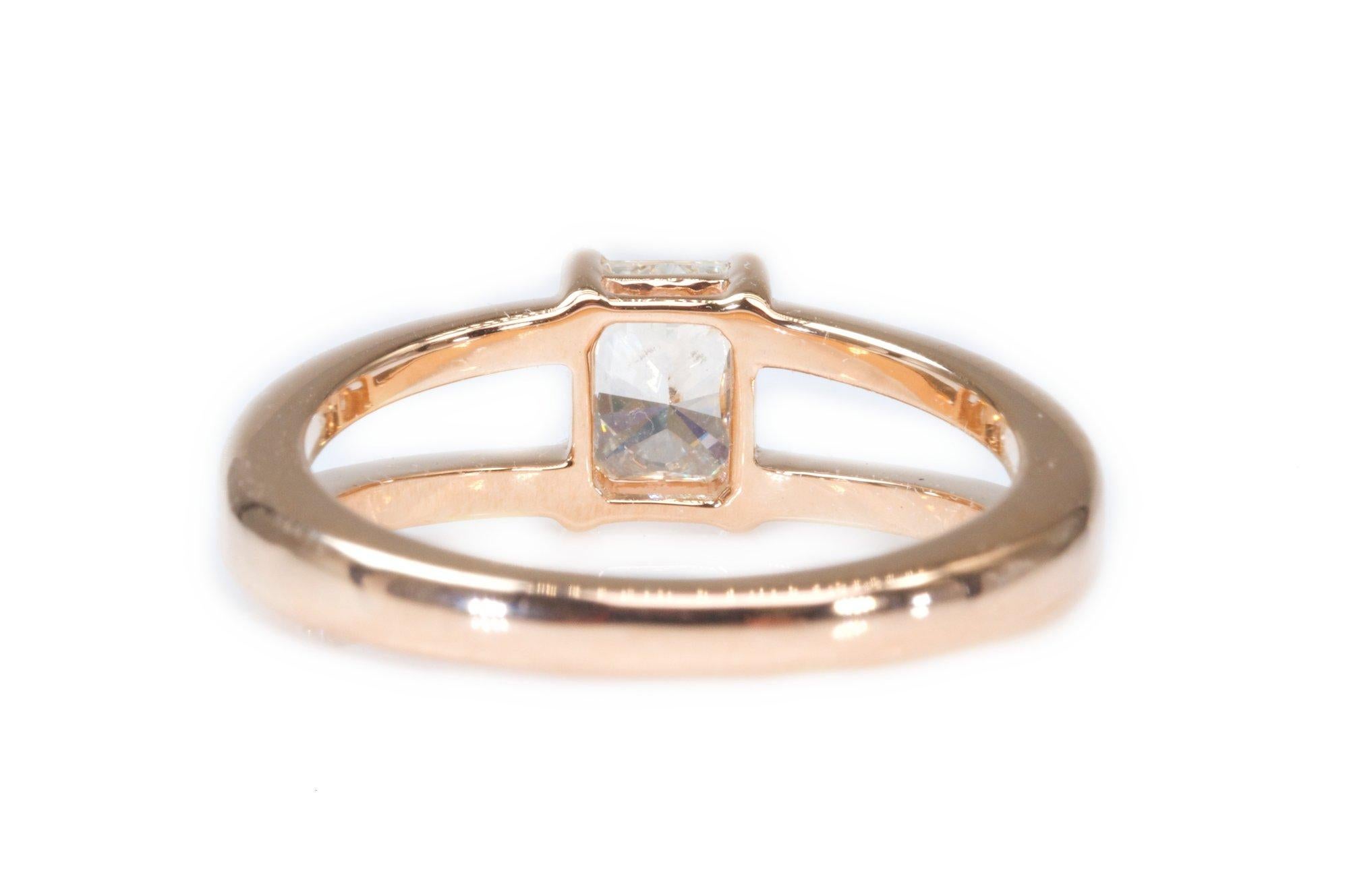 Stunning 18K Rose Gold Ring with 0.50 carat Natural Diamond- GIA Certificate For Sale 3