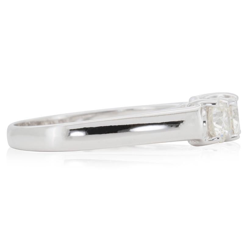 Stunning 18k White Gold 3 Stone Diamond Ring w/1.20 ct - IGI Certified In New Condition For Sale In רמת גן, IL
