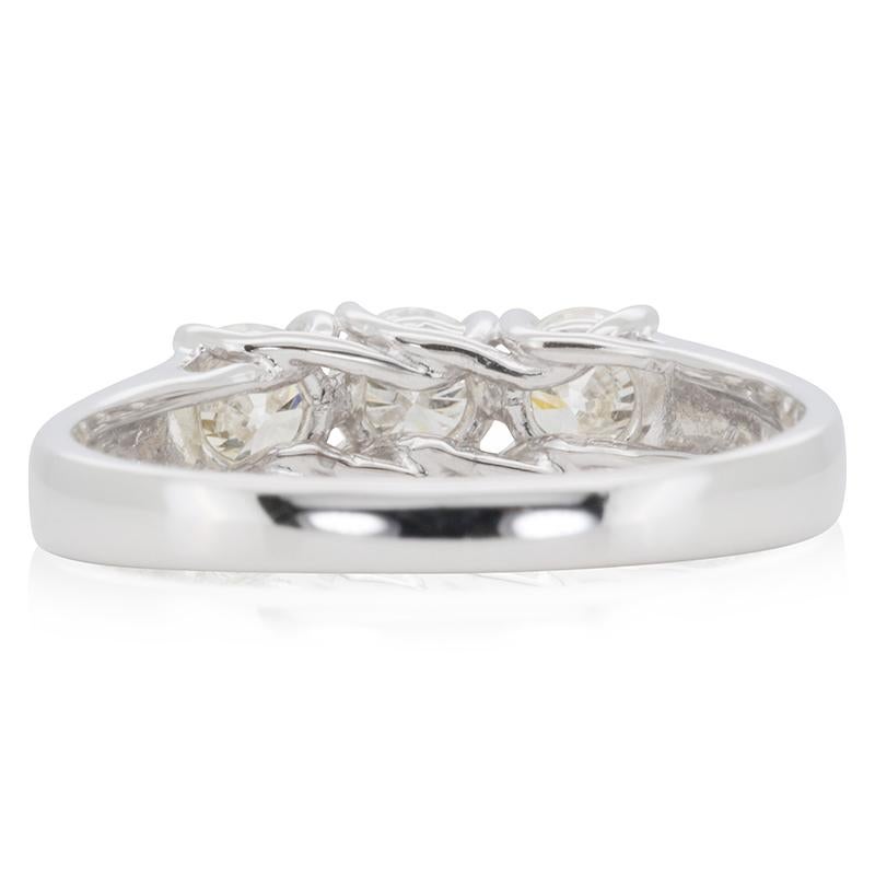 Stunning 18k White Gold 3 Stone Diamond Ring w/1.20 ct - IGI Certified For Sale 1