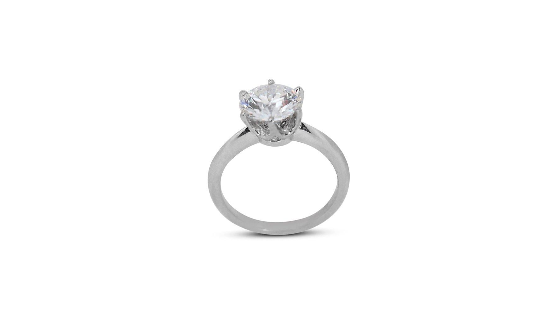 Stunning 18k White Gold 3.00 Carat Round Brilliant Diamond Solitaire Ring For Sale 4