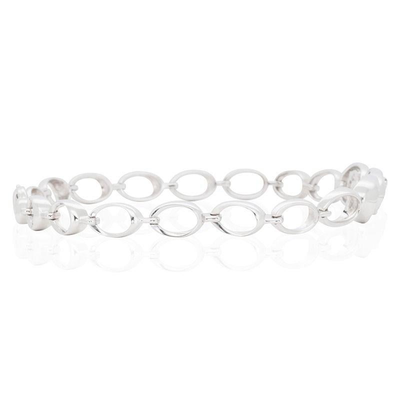 Round Cut Stunning 18K White Gold Bracelet with 0.4 ct Natural Diamonds For Sale