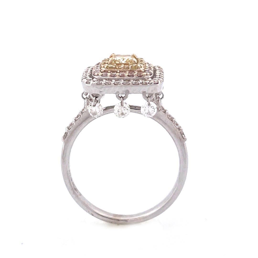 Round Cut Stunning 18k White Gold Diamond Halo Ring For Sale