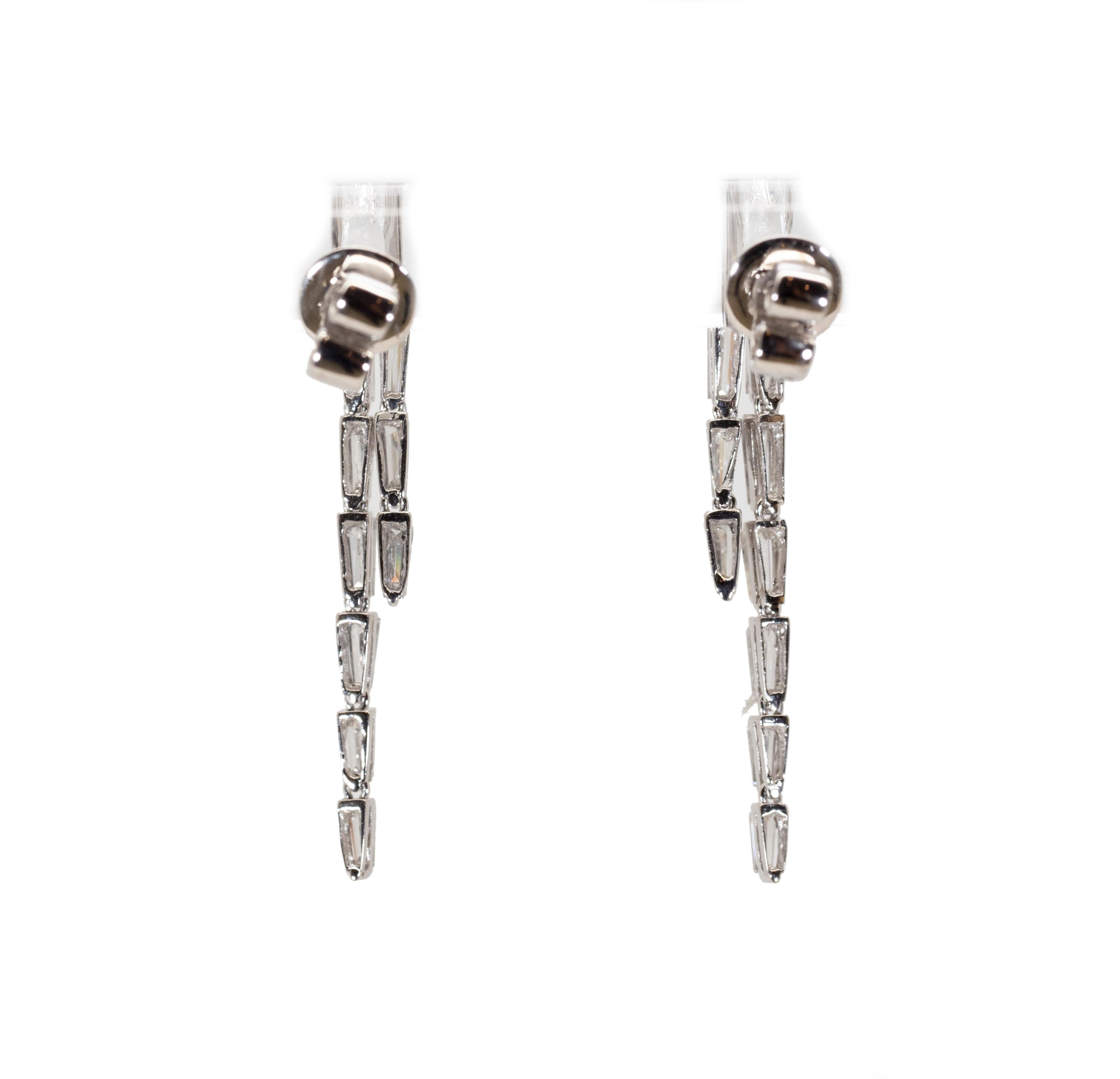 Stunning 18k White Gold Drop Earrings with 0.60 Ct Natural Diamonds In New Condition In רמת גן, IL