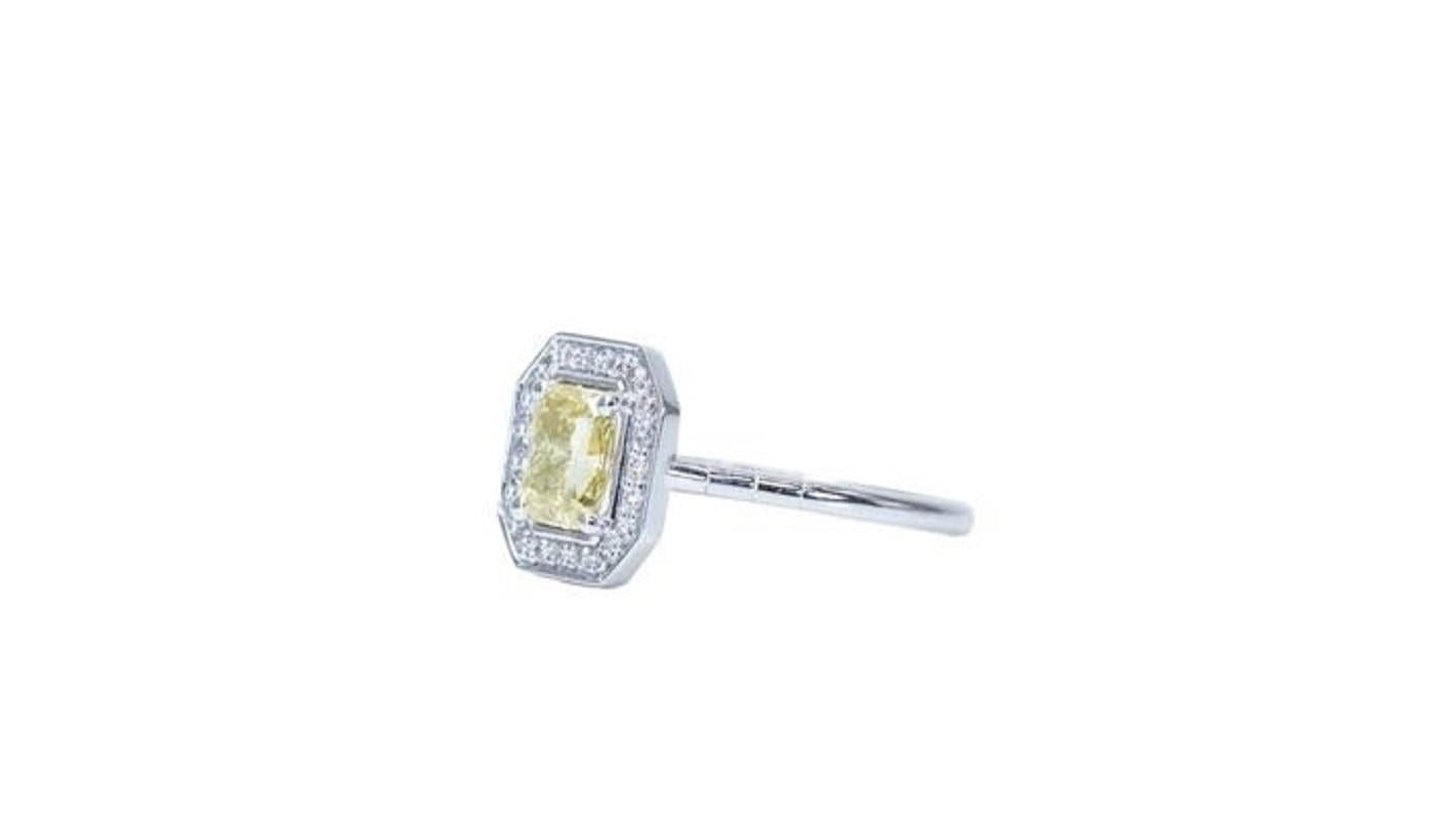 Stunning 18k White Gold Fancy Color Ring with 1.10 Ct Natural Diamonds, GIA Cert For Sale 1