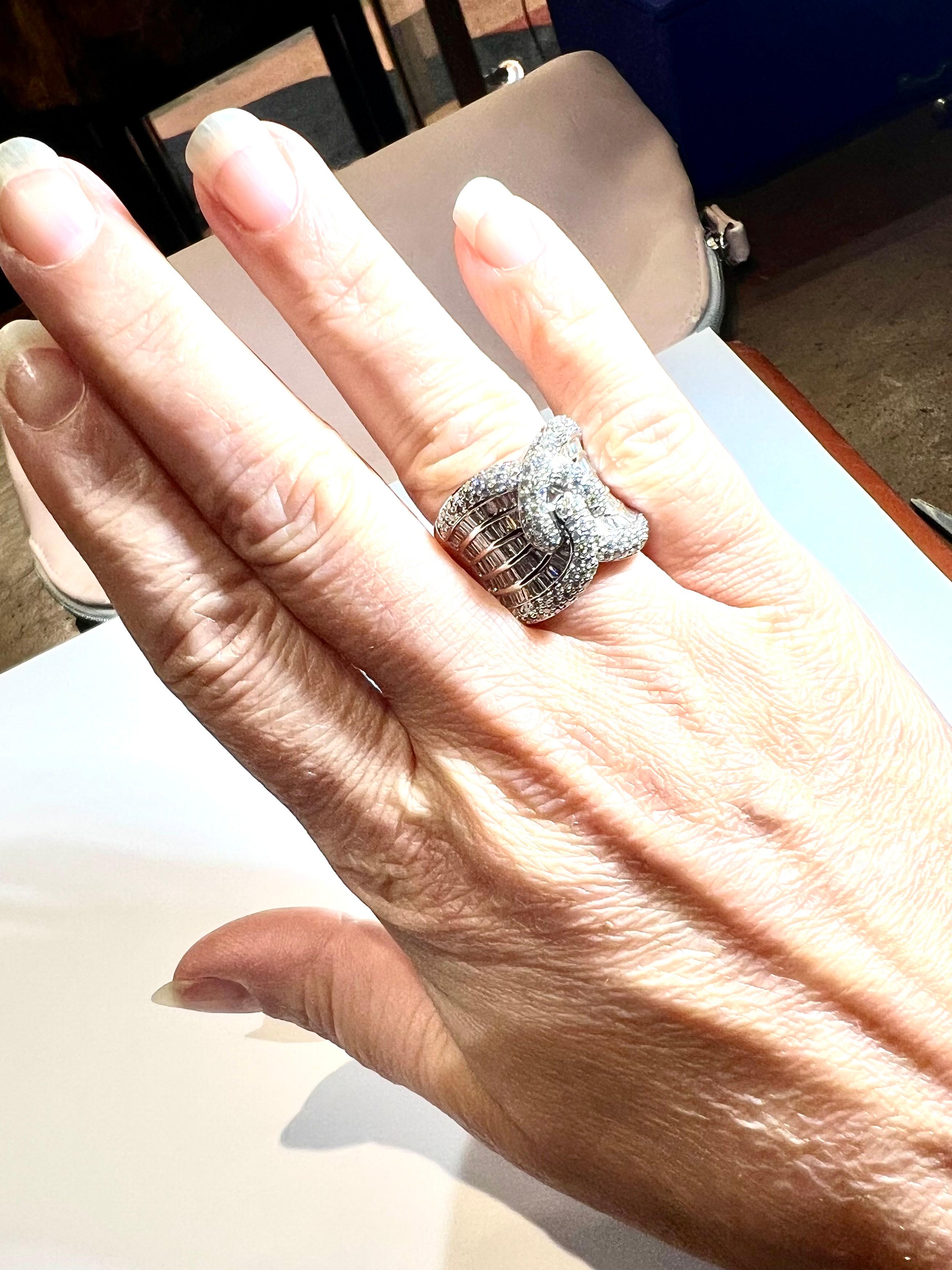 Stunning 18K White Gold Knot Ring with 4ct Baguette & Round Diamonds For Sale 4