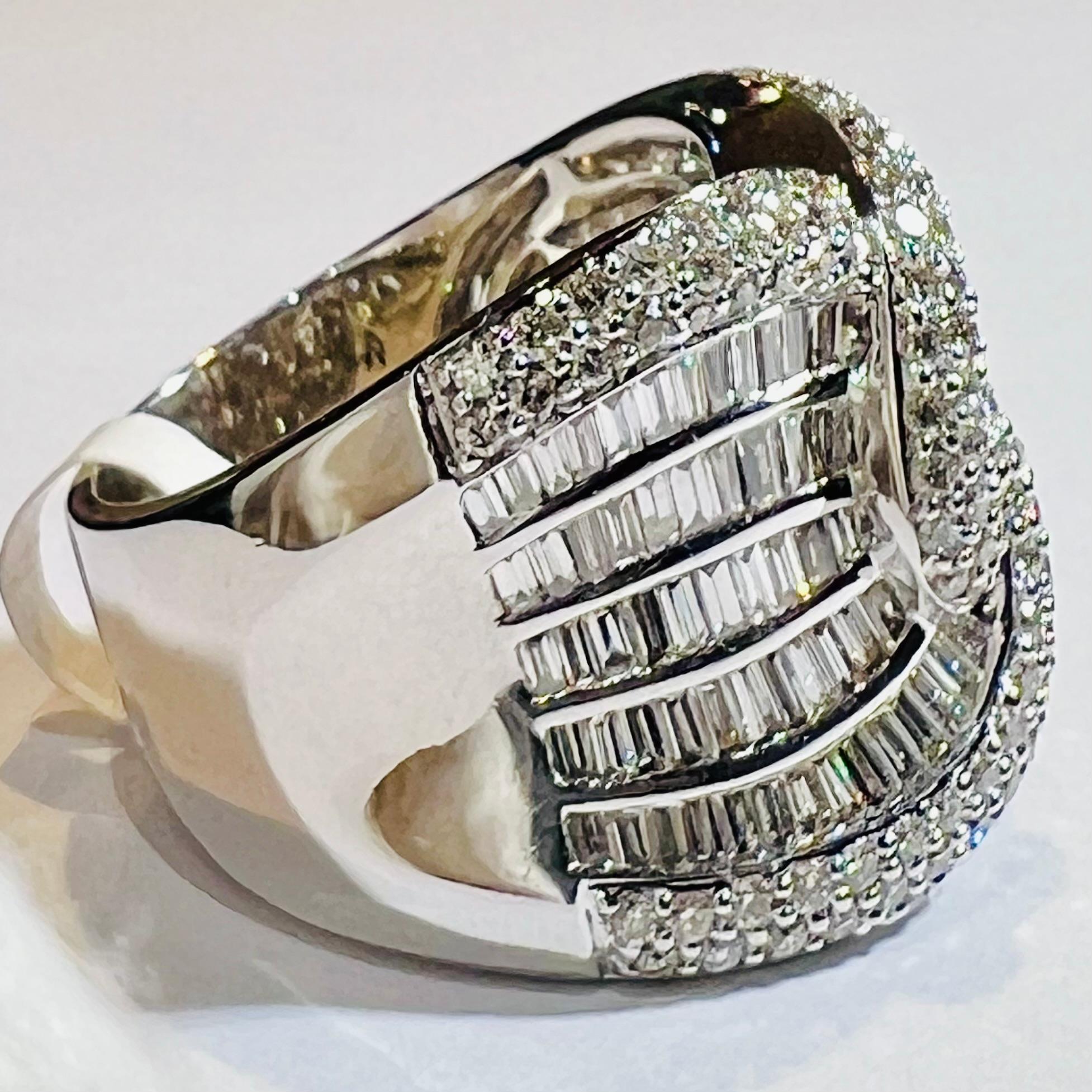 Stunning 18K White Gold Knot Ring with 4ct Baguette & Round Diamonds For Sale 1