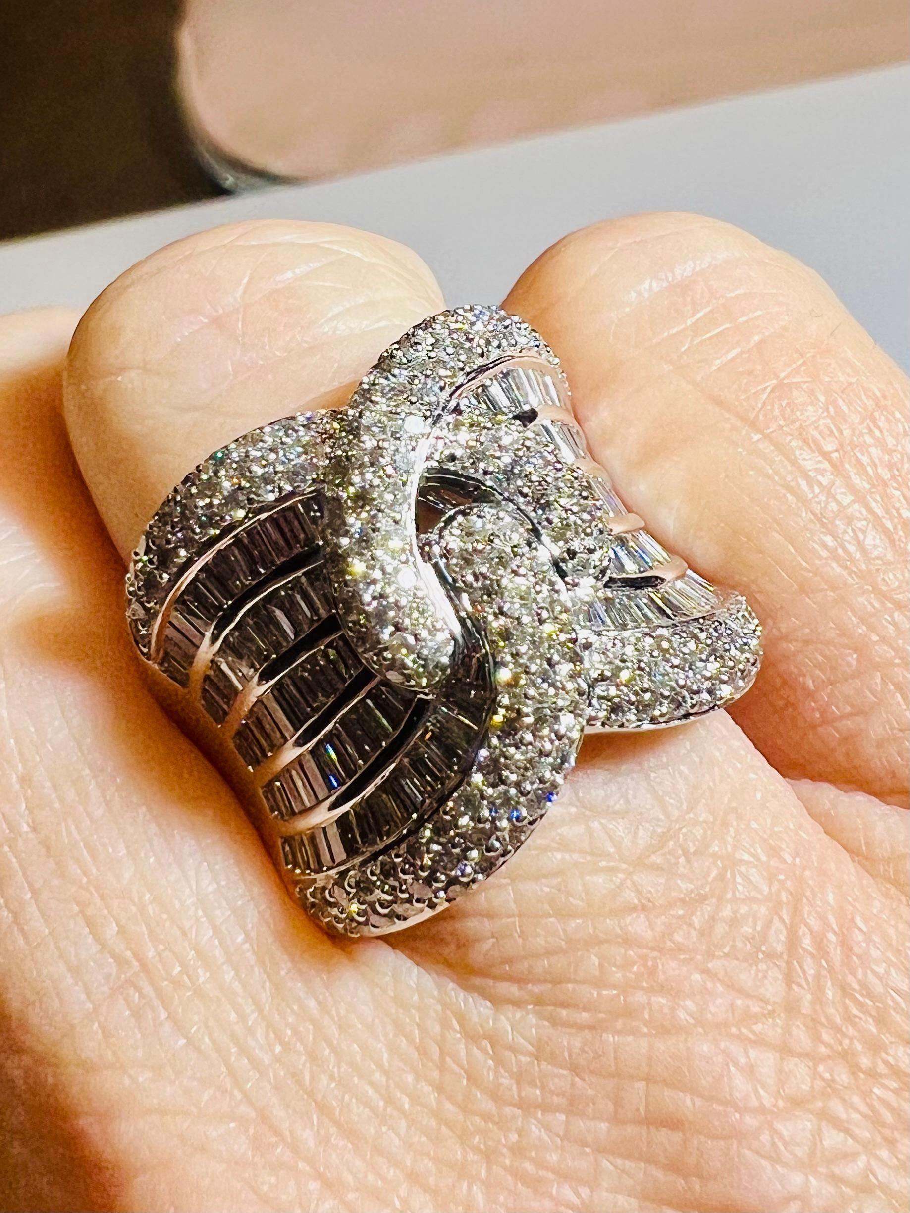 Stunning 18K White Gold Knot Ring with 4ct Baguette & Round Diamonds For Sale 2
