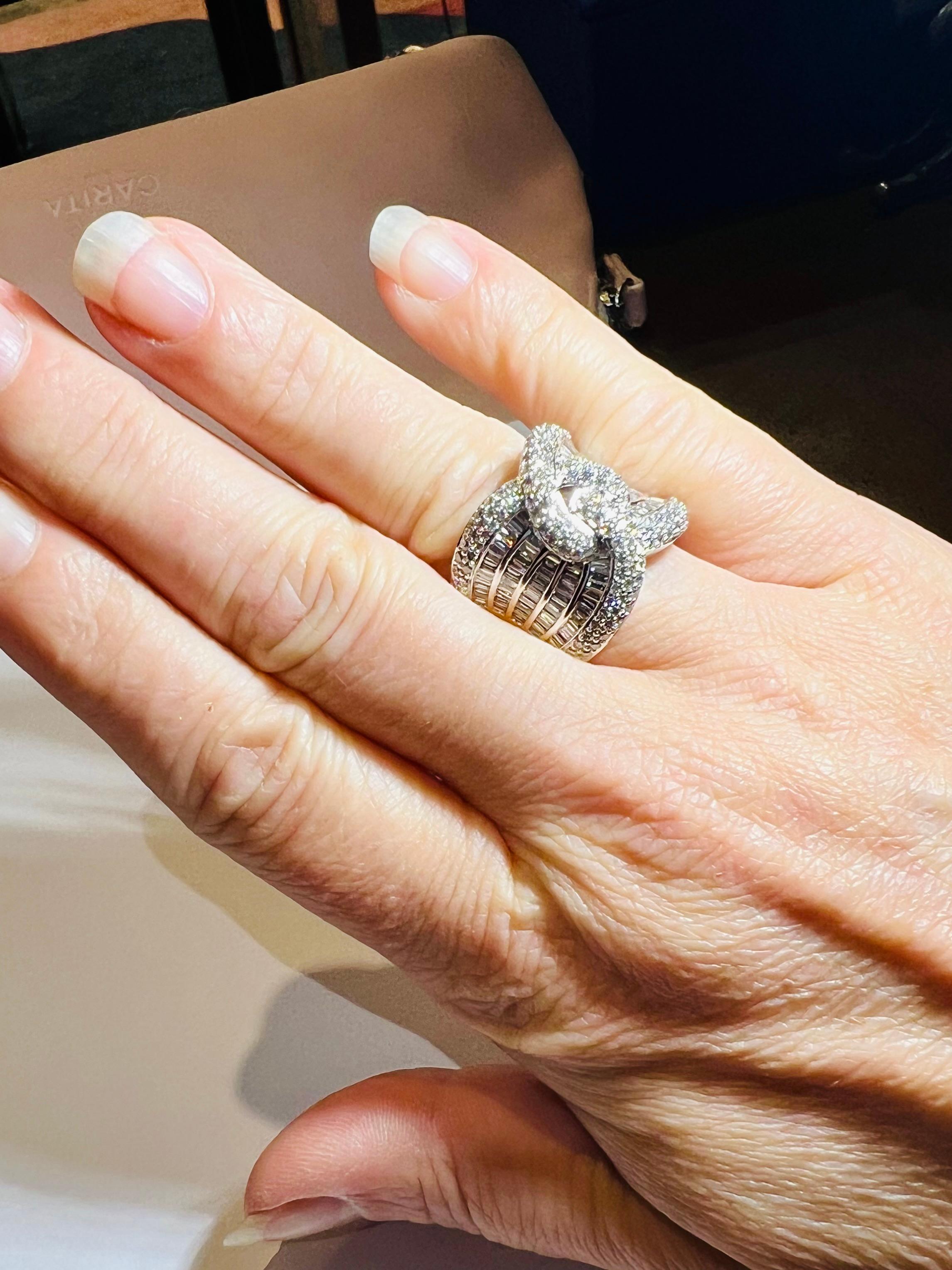 Stunning 18K White Gold Knot Ring with 4ct Baguette & Round Diamonds For Sale 3