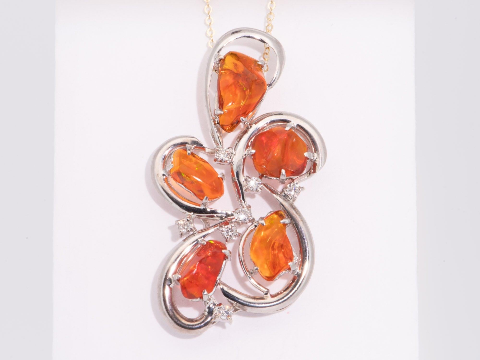 ♥ Atemberaubender 18K Weißgold Anhänger mit 5ct+ Freeform Mexican Fire Opal R4572

♥ Der Anhänger ist 36,6 mm lang mit Bügel (Nord-Süd-Richtung), 25,3 mm breit (Ost-West-Richtung) und 8 mm dick.

♥ MATERIAL: 18K Weißgold 8.15g
♥ Edelstein: