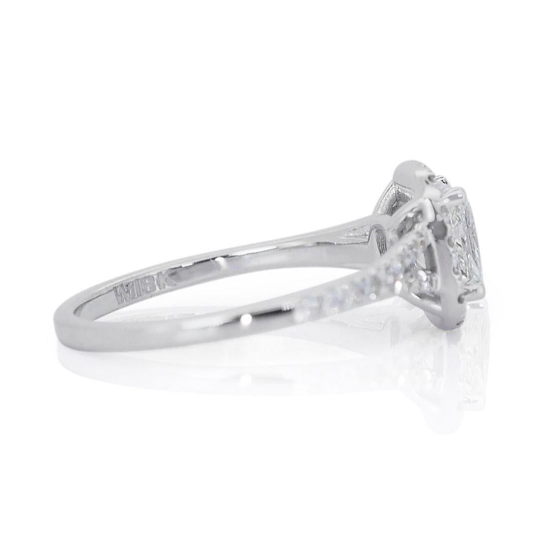 Stunning 18K White Gold Ring Natural Diamonds For Sale 2
