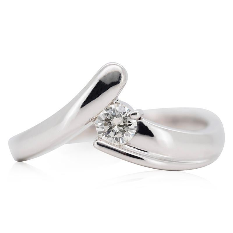 Stunning 18k White Gold Ring with 0.15 Ct Natural Diamonds For Sale 1