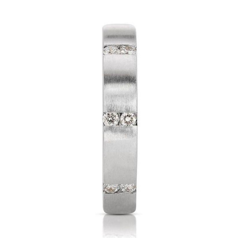 Women's Stunning 18K White Gold Ring with 0.32ct Round Brilliant Natural Diamond For Sale