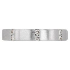 Stunning 18K White Gold Ring with 0.32ct Round Brilliant Natural Diamond