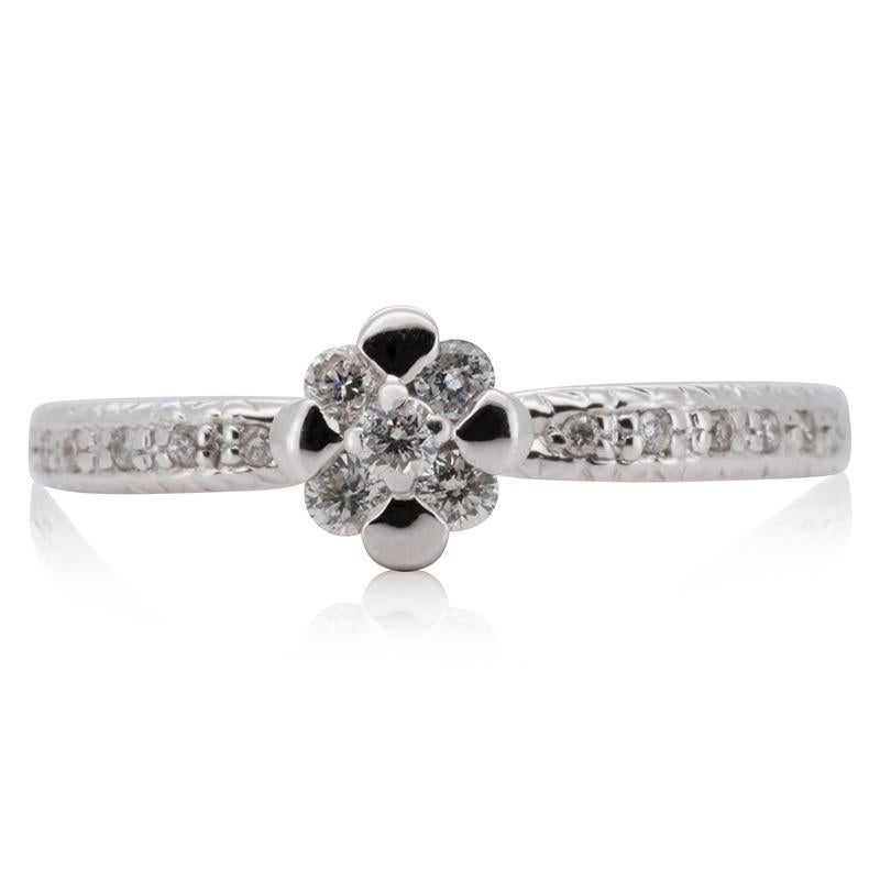 Stunning 18k White Gold Ring with Total 0.17 Ct Natural Diamonds For Sale 2