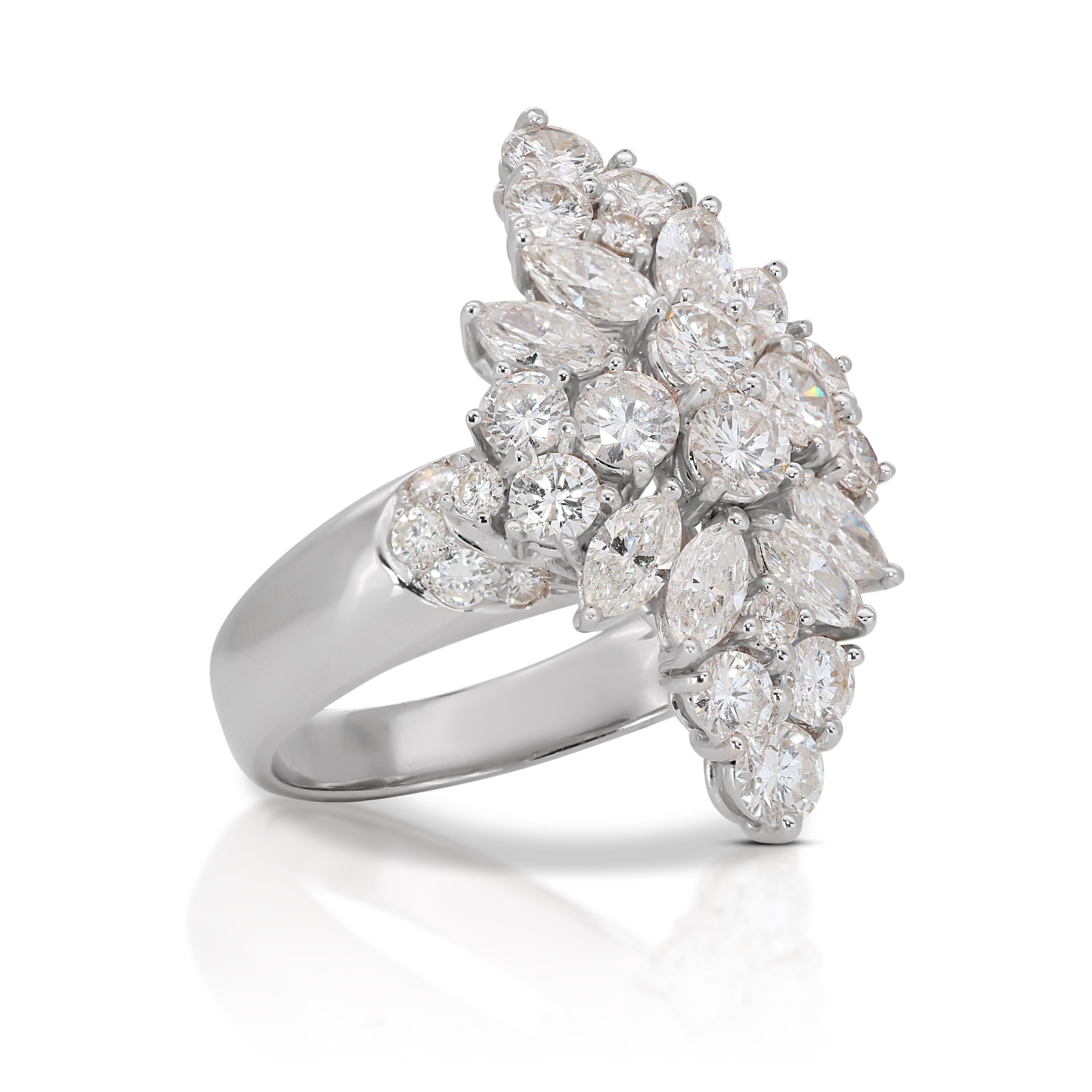 Round Cut Stunning 18k White Gold Ring witth 2.50ct. Round Brilliant Art Deco Diamond For Sale