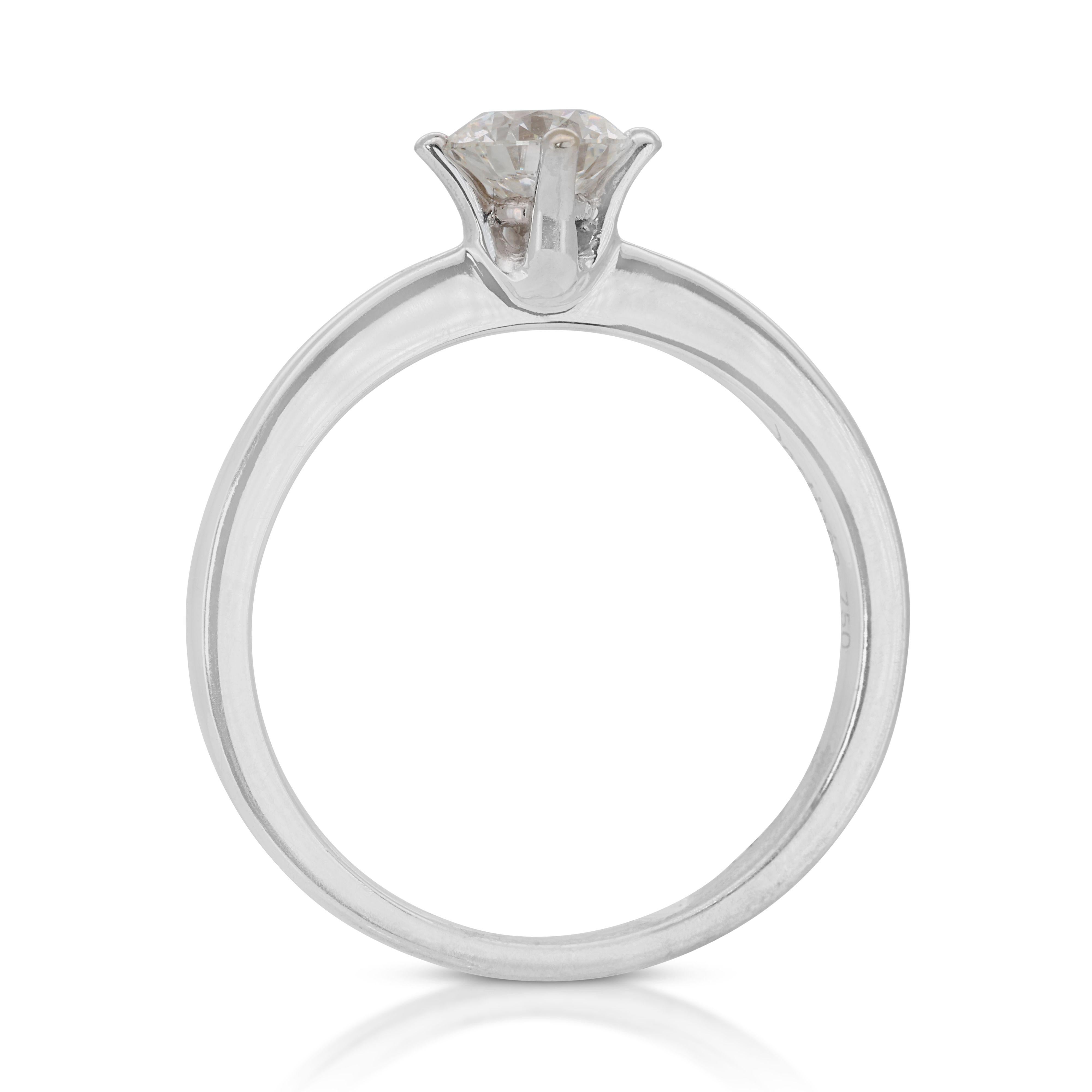 Stunning 18K White Gold Solitaire Ring For Sale 1