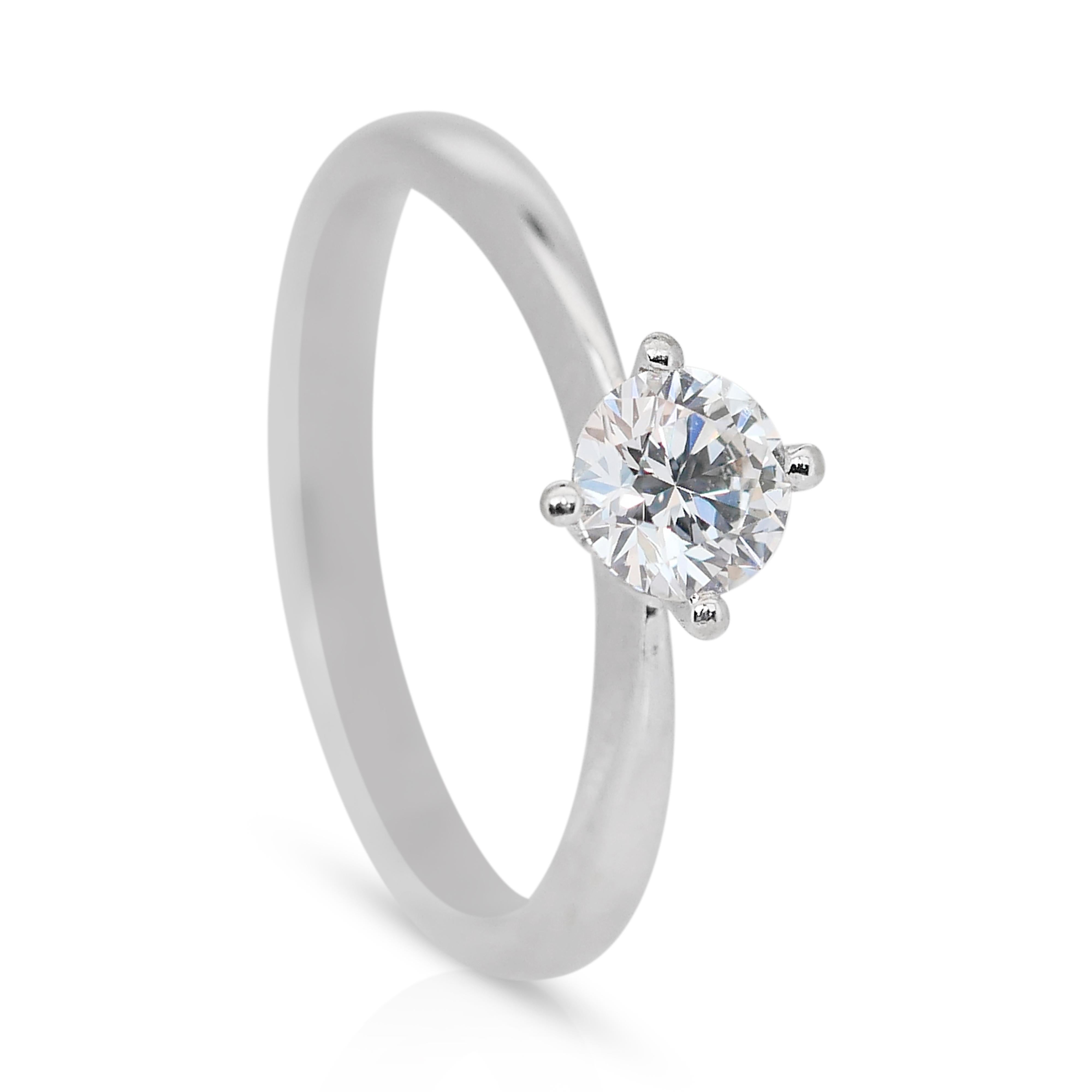 Classic 0.55ct Diamond Solitaire Ring in 18k White Gold - IGI Certified In New Condition In רמת גן, IL