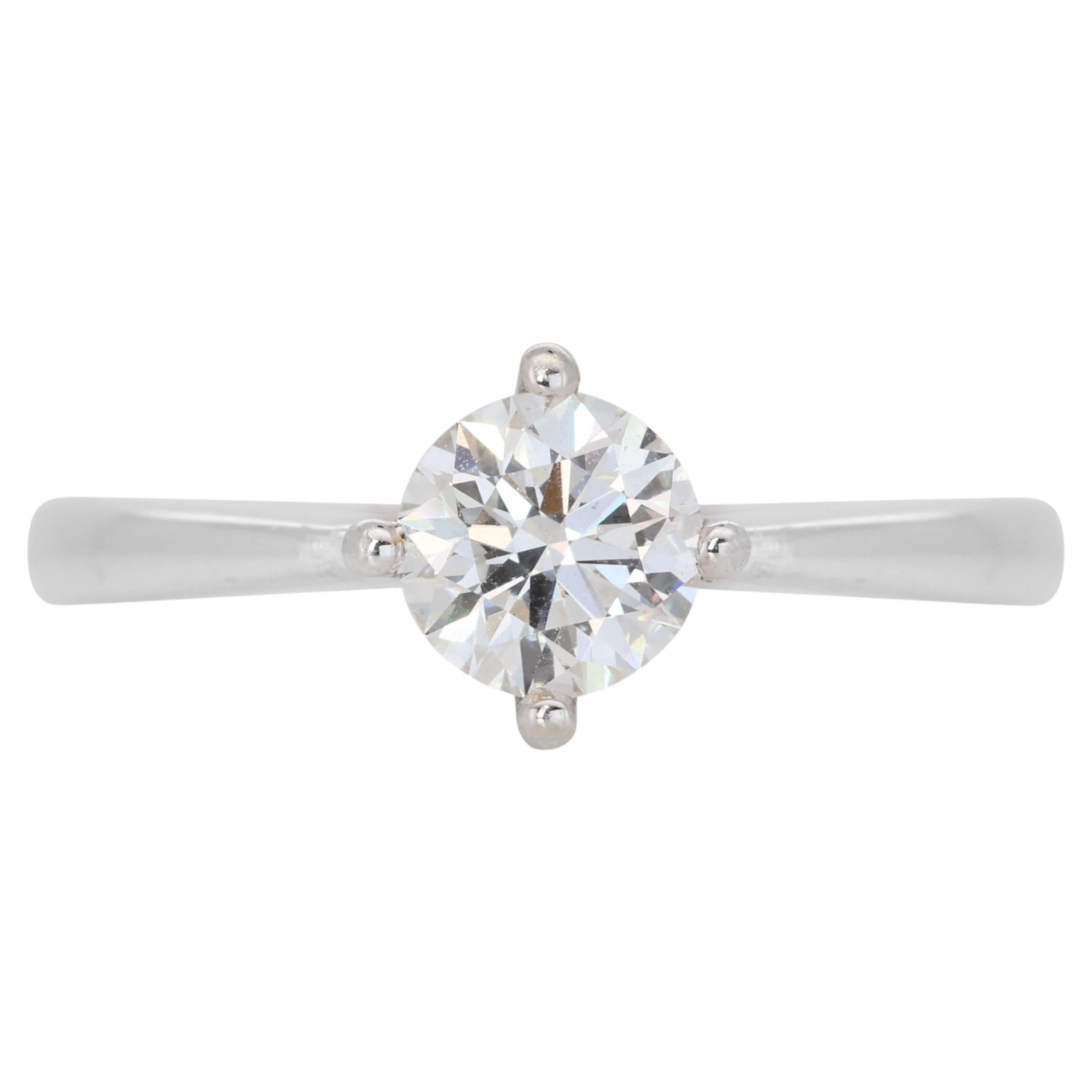 Stunning 18K White Gold Solitaire Ring For Sale