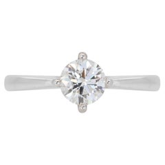 Stunning 18K White Gold Solitaire Ring