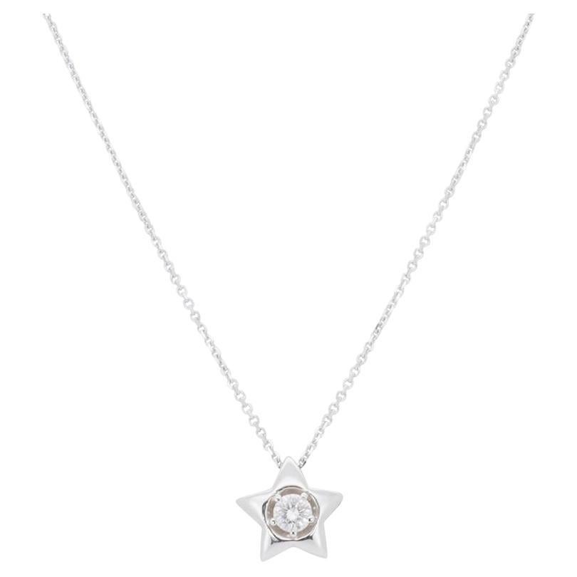 Stunning 18K White Gold Star Necklace with 0.16 ct Natural Diamond For Sale