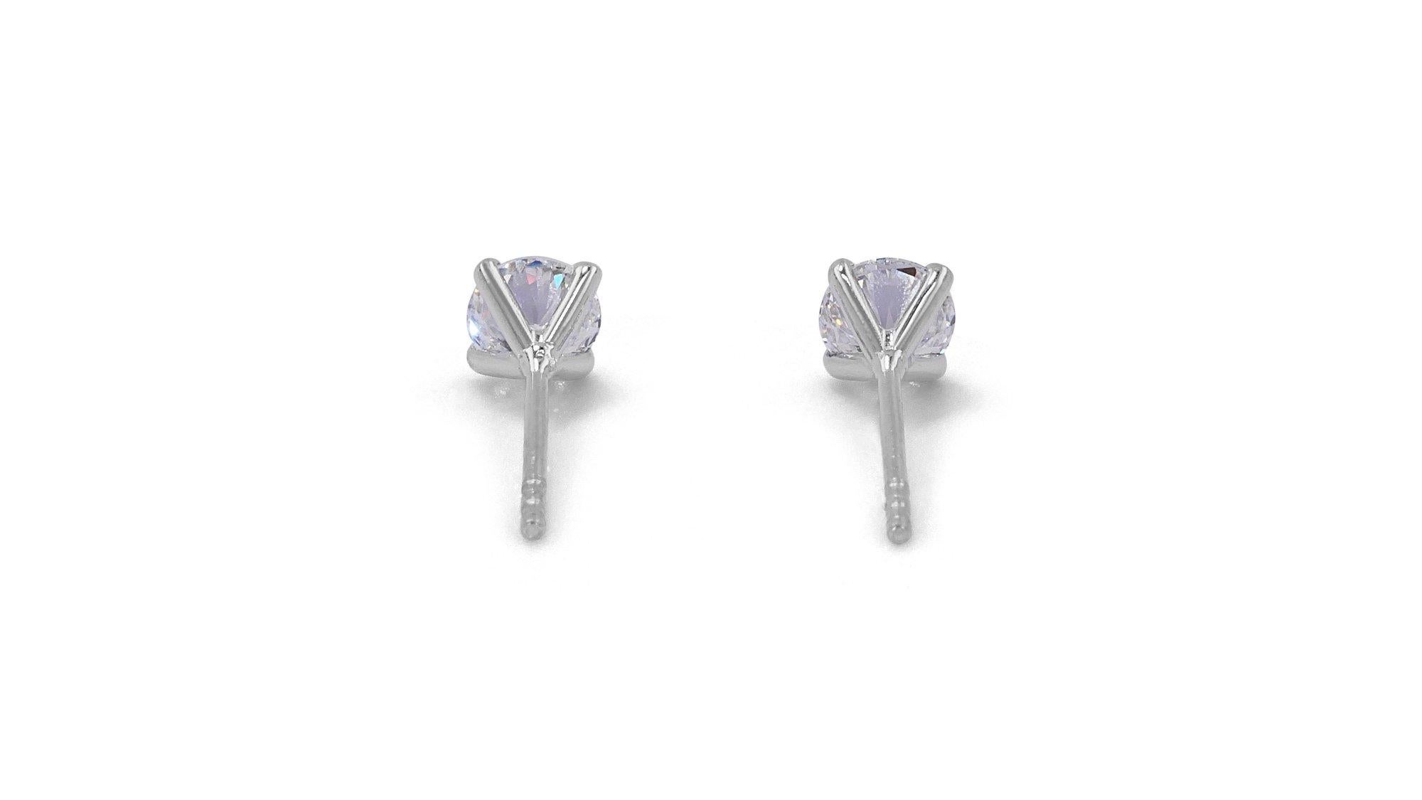 Stunning 18k White Gold Stud Earrings with 0.80 Ct Natural Diamonds GIA Cert For Sale 5