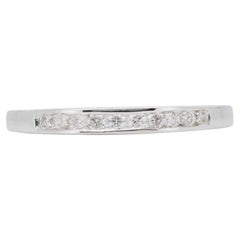 Superbe bague à anneau fin en or blanc 18 carats avec diamants naturels de 0,06 carat