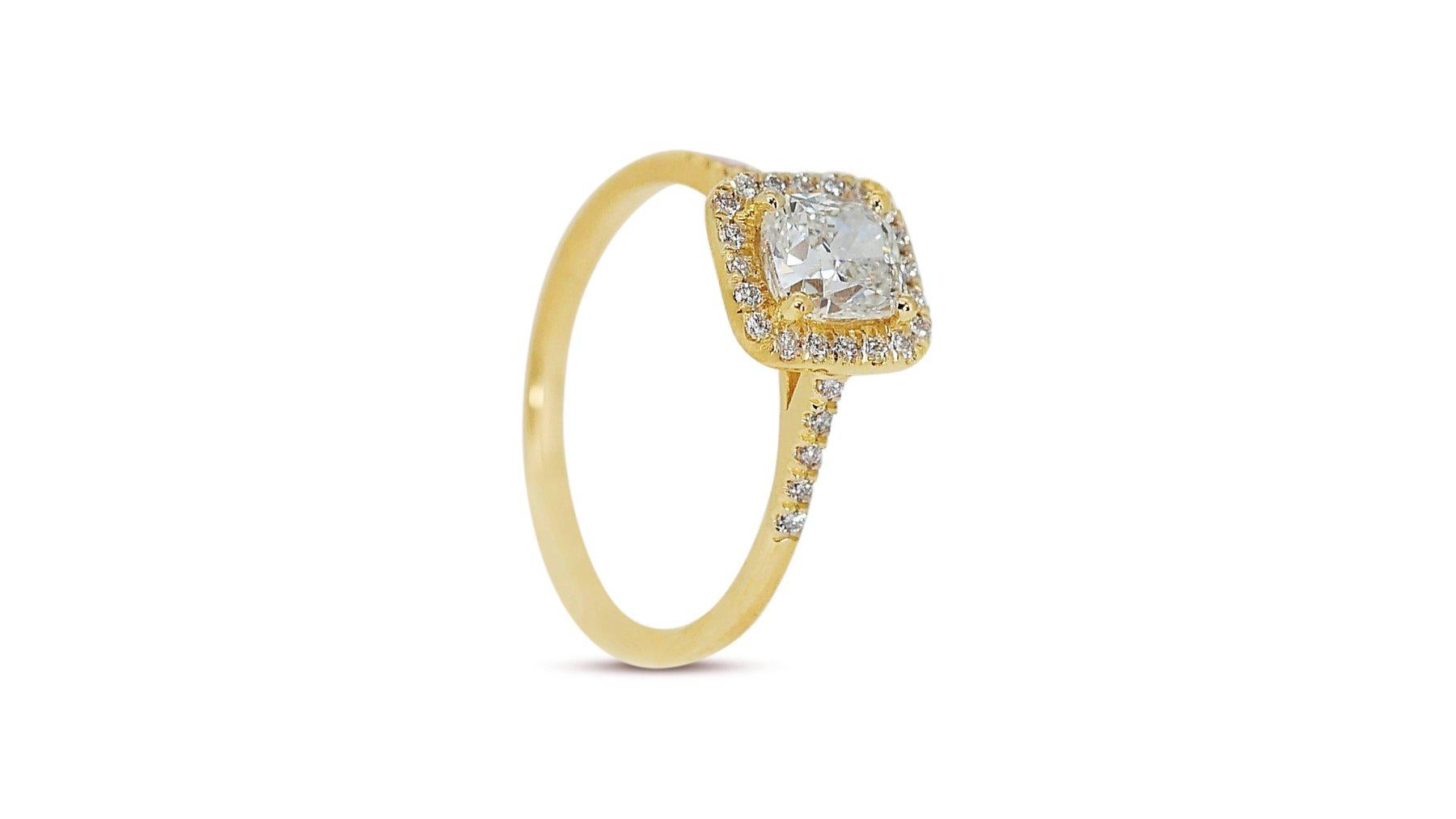 Stunning 18K Yellow Gold Cushion Shape Diamond Ring In New Condition In רמת גן, IL