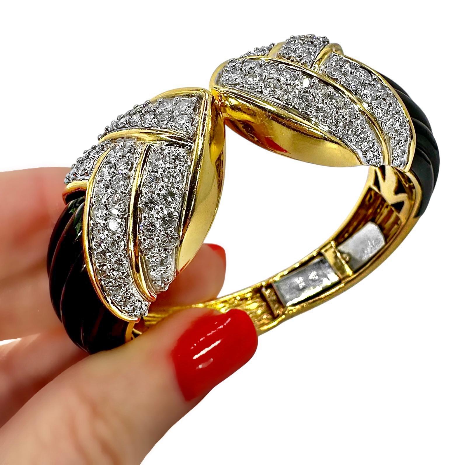 Superbe manchette en or jaune 18 carats, diamants et onyx cannelé du designer Charles Turi en vente 5