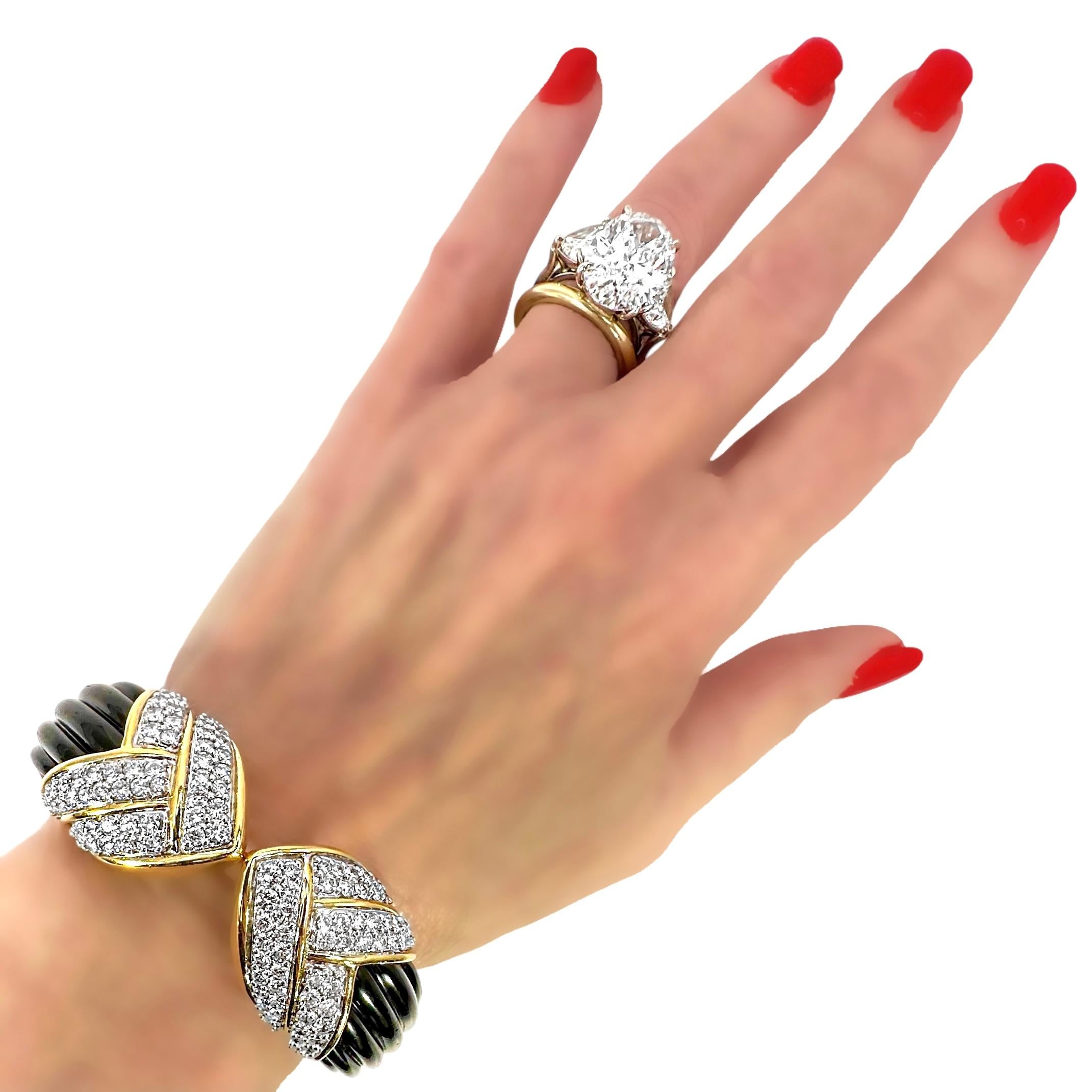 Superbe manchette en or jaune 18 carats, diamants et onyx cannelé du designer Charles Turi en vente 7