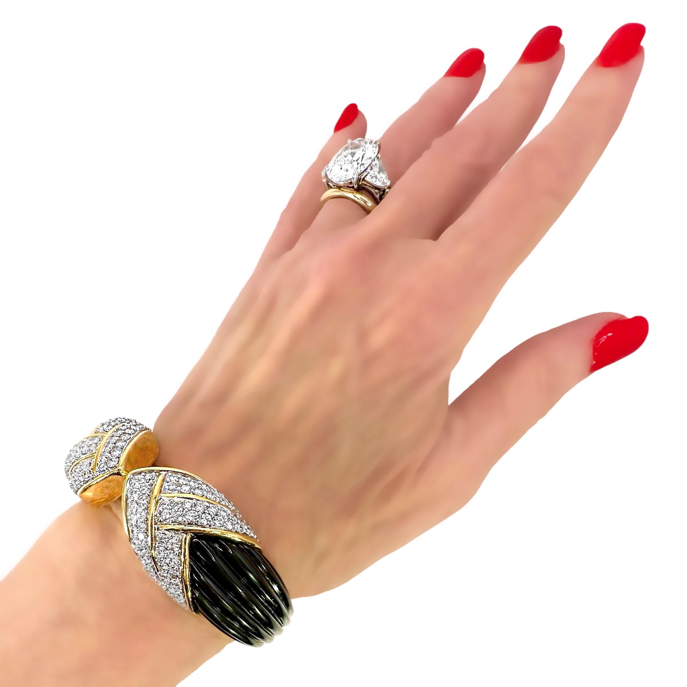 Superbe manchette en or jaune 18 carats, diamants et onyx cannelé du designer Charles Turi en vente 8
