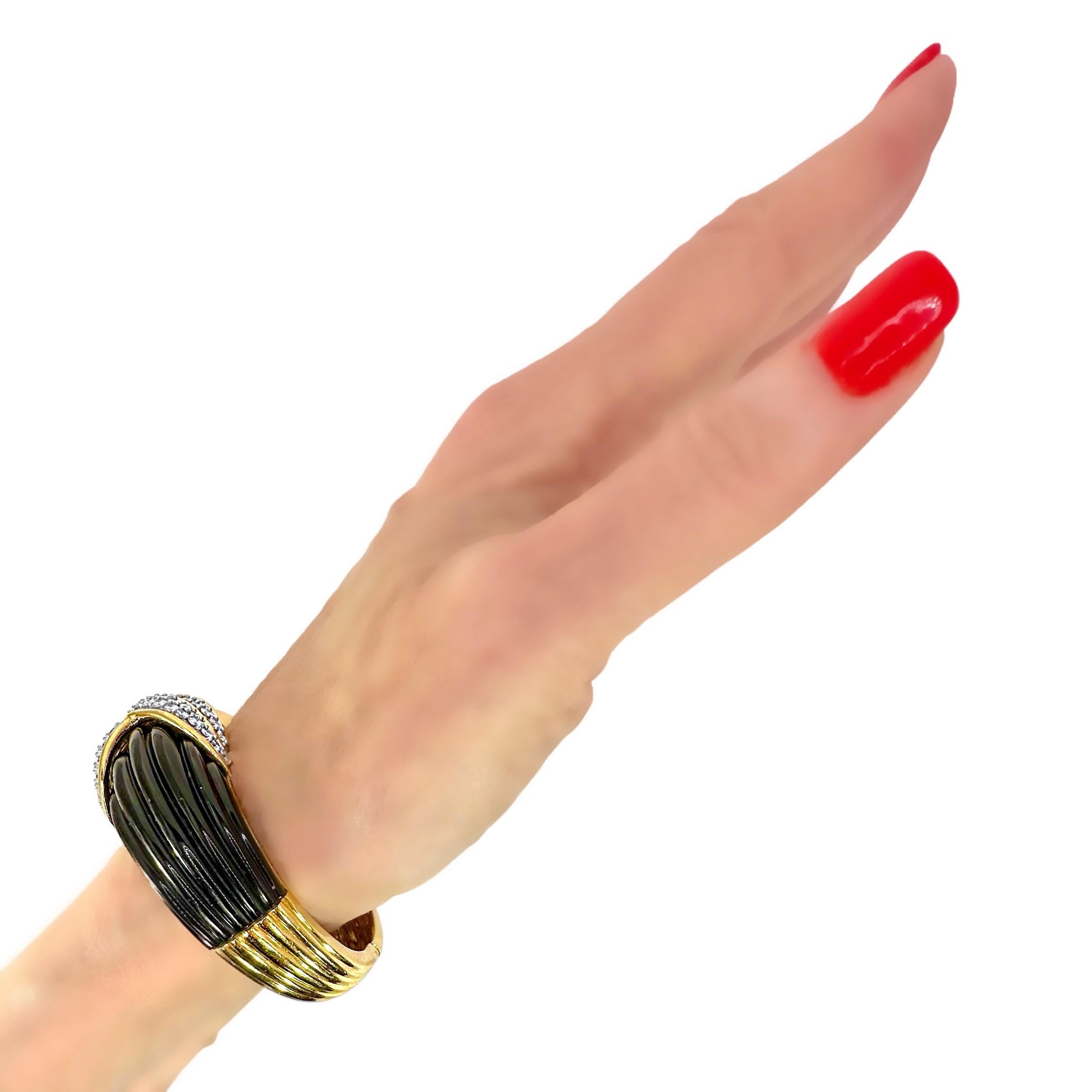 Superbe manchette en or jaune 18 carats, diamants et onyx cannelé du designer Charles Turi en vente 9