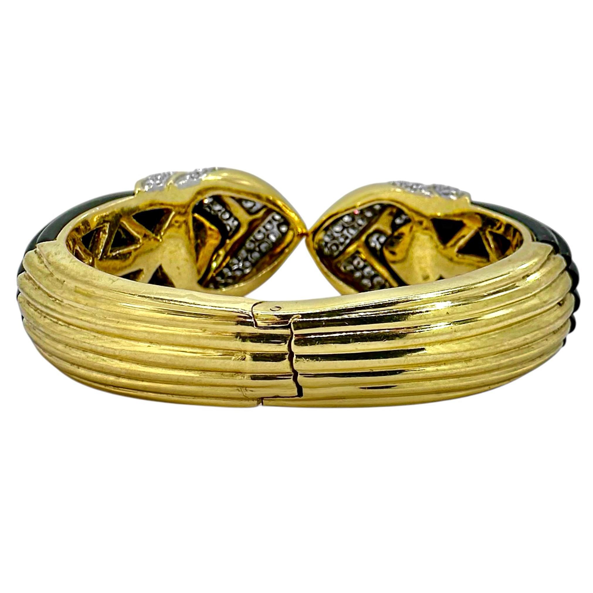 Superbe manchette en or jaune 18 carats, diamants et onyx cannelé du designer Charles Turi Bon état - En vente à Palm Beach, FL