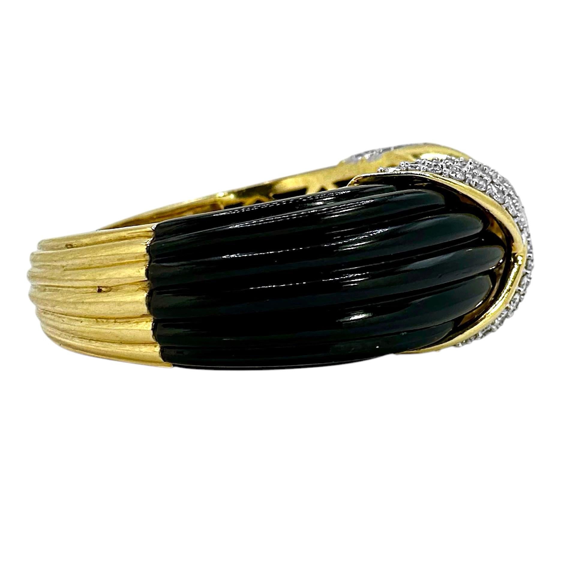 Superbe manchette en or jaune 18 carats, diamants et onyx cannelé du designer Charles Turi Pour femmes en vente