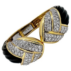 Superbe manchette en or jaune 18 carats, diamants et onyx cannelé du designer Charles Turi