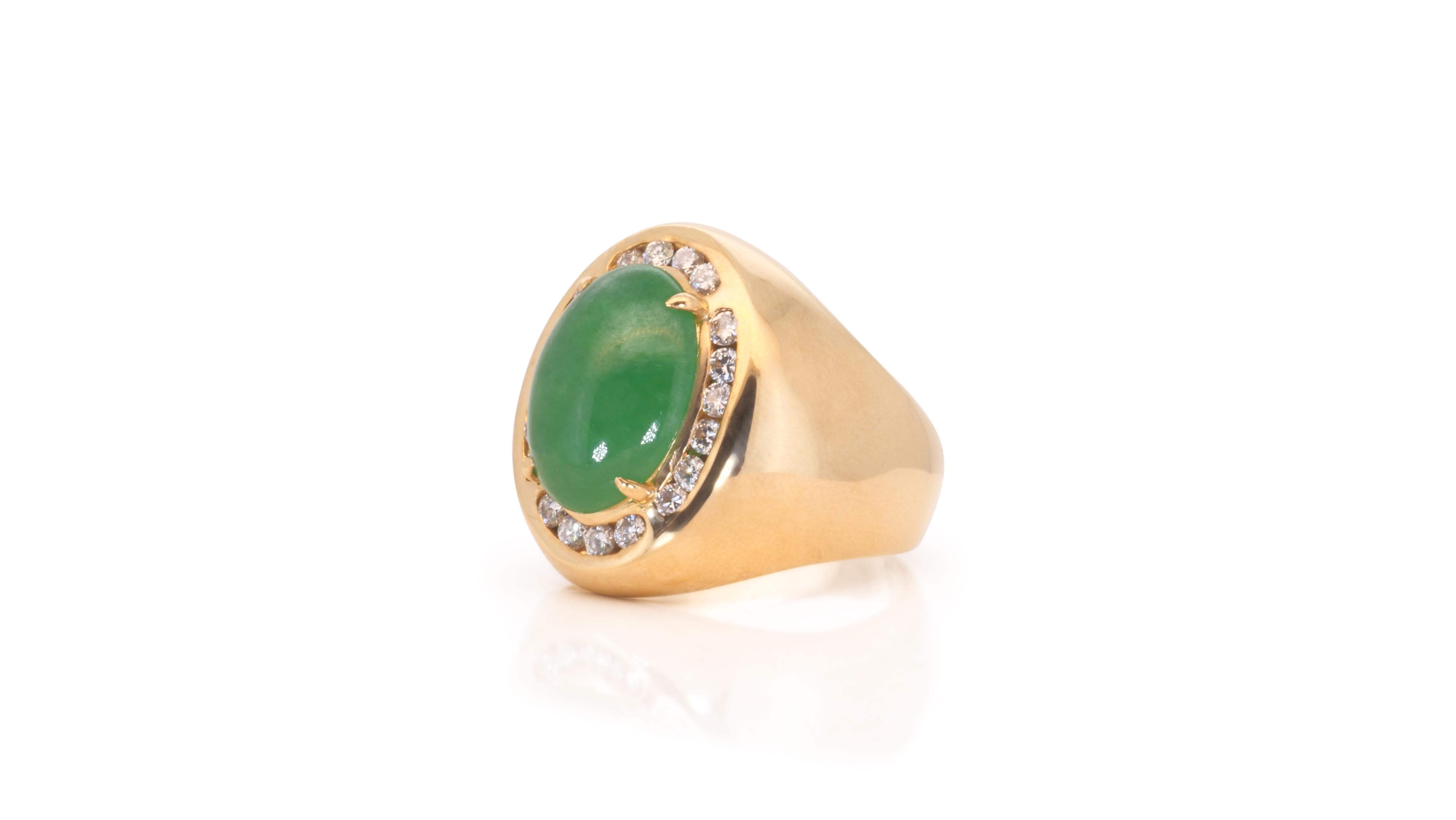 Oval Cut Stunning 18k Yellow Gold Dome Vintage Ring w/ 2.40ct Natural Jade and Diamonds For Sale