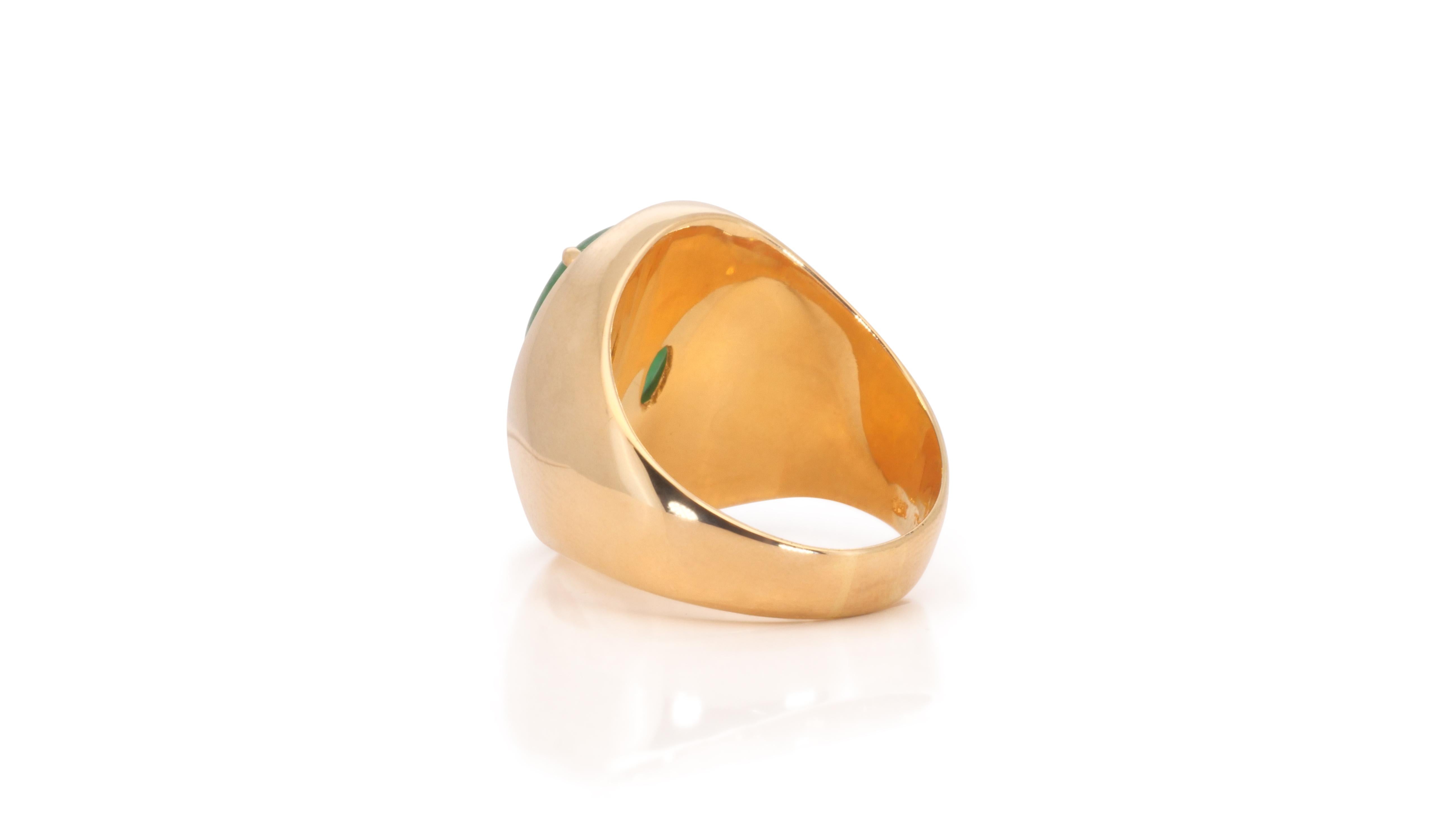 Women's Stunning 18k Yellow Gold Dome Vintage Ring w/ 2.40ct Natural Jade and Diamonds For Sale