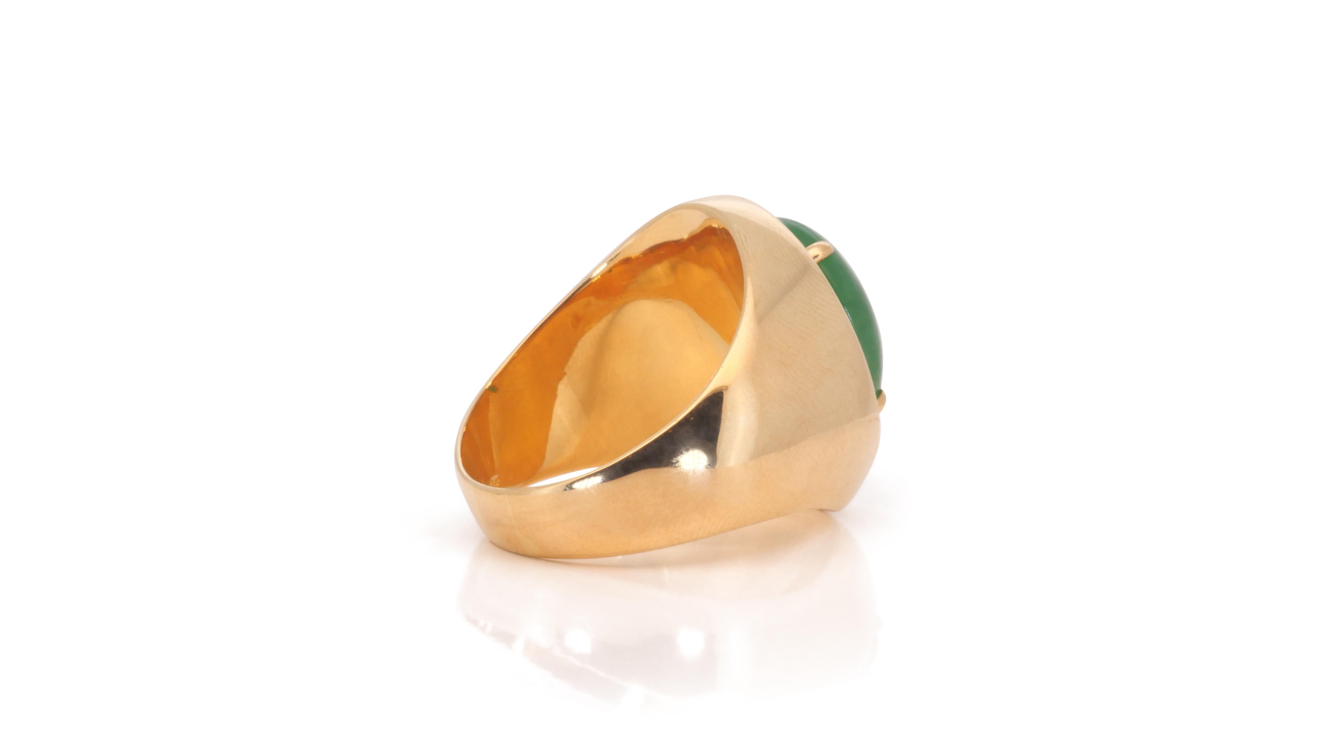 Stunning 18k Yellow Gold Dome Vintage Ring w/ 2.40ct Natural Jade and Diamonds For Sale 1
