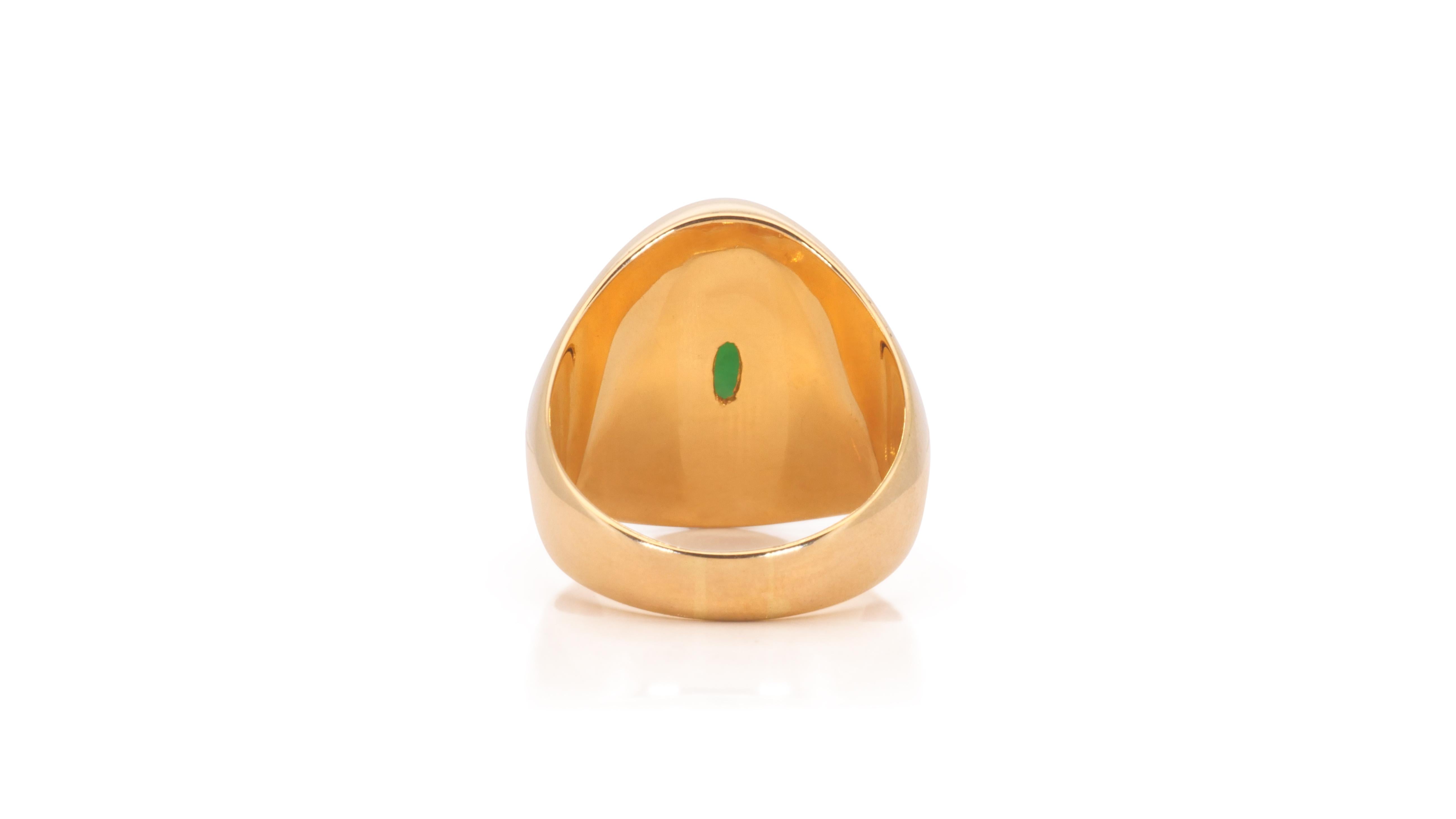 Stunning 18k Yellow Gold Dome Vintage Ring w/ 2.40ct Natural Jade and Diamonds For Sale 2