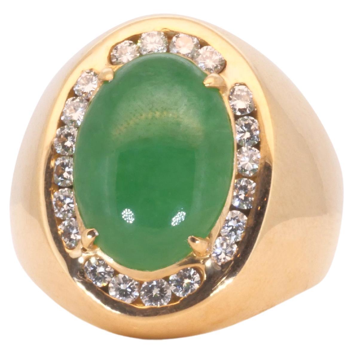 Stunning 18k Yellow Gold Dome Vintage Ring w/ 2.40ct Natural Jade and Diamonds For Sale